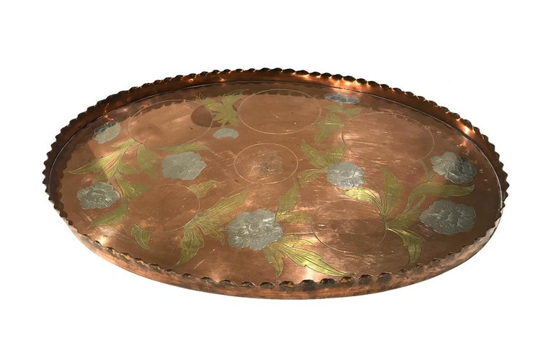 Very rare copper tray designed by Christopher Dresser for the manufactory Benham & Froud, circa 1882-1885.
Lovely aesthetic movement oval-shaped tray with scalloped edges. The tray is made of copper decorated in the middle part with circles and