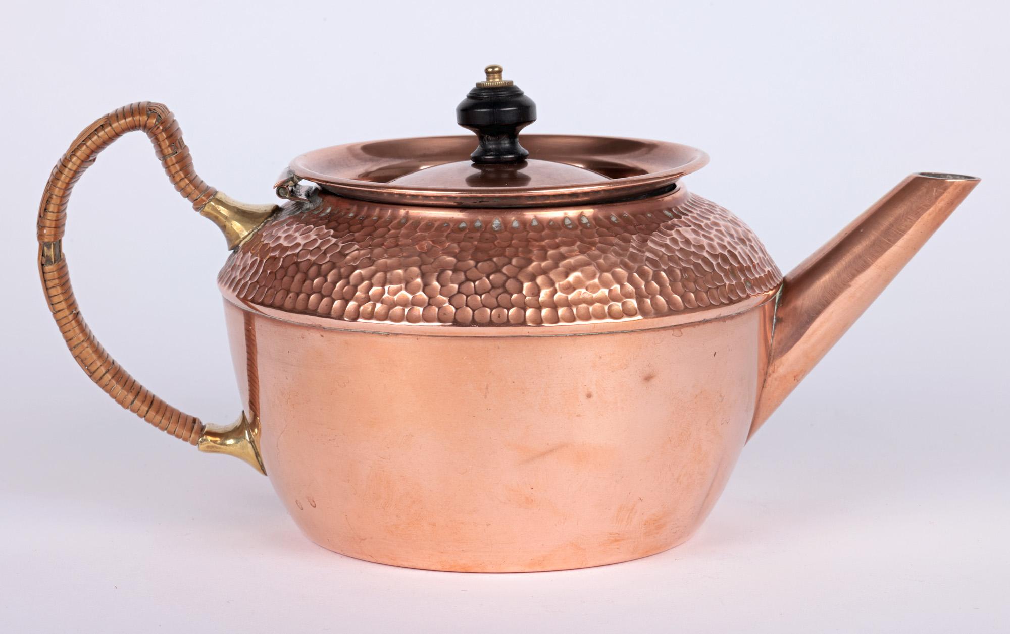 Fine XIX secolo Christopher Dresser Henry Loveridge Teaset in rame e ottone in vendita