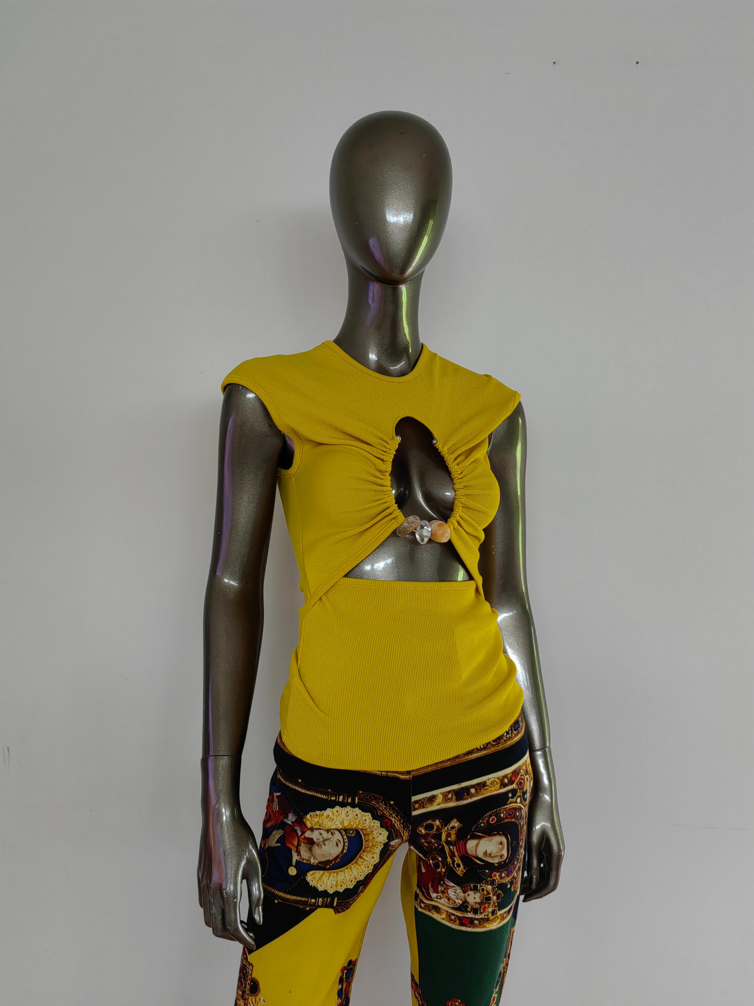 Quartz Ruched Top by Christopher Esber

Details:

Composition:
Main: 93% Polyester / 7% Spandex
Hardware: Brass with Natural Stone
Color: Solace / Yellow Stones

