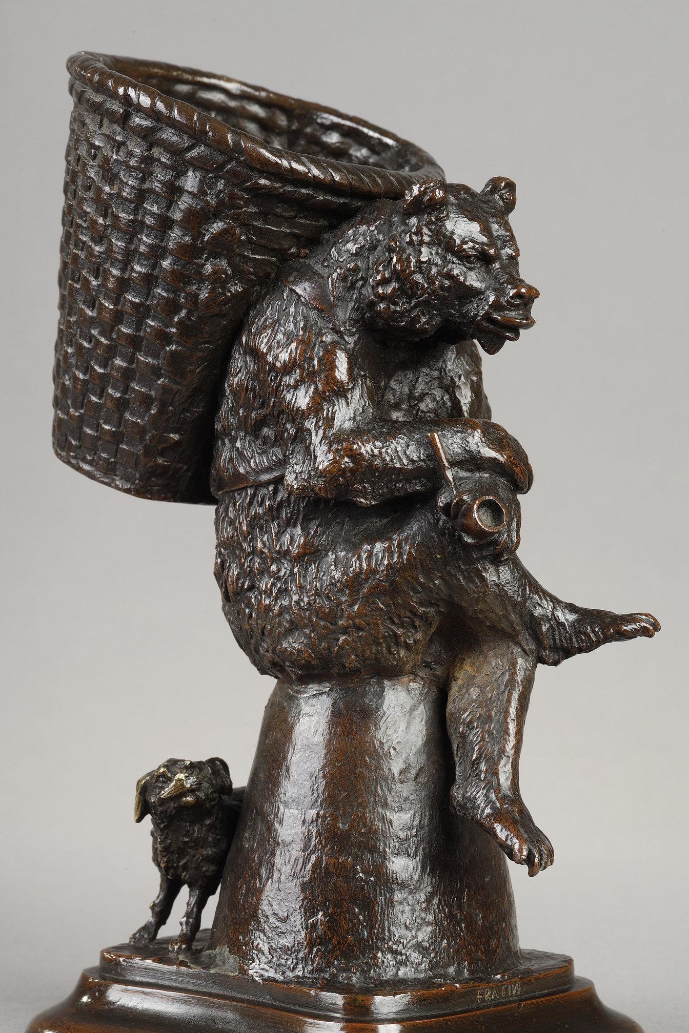 Orso che trasporta un cesto, con un cane - Sculpture di Christopher Fratin
