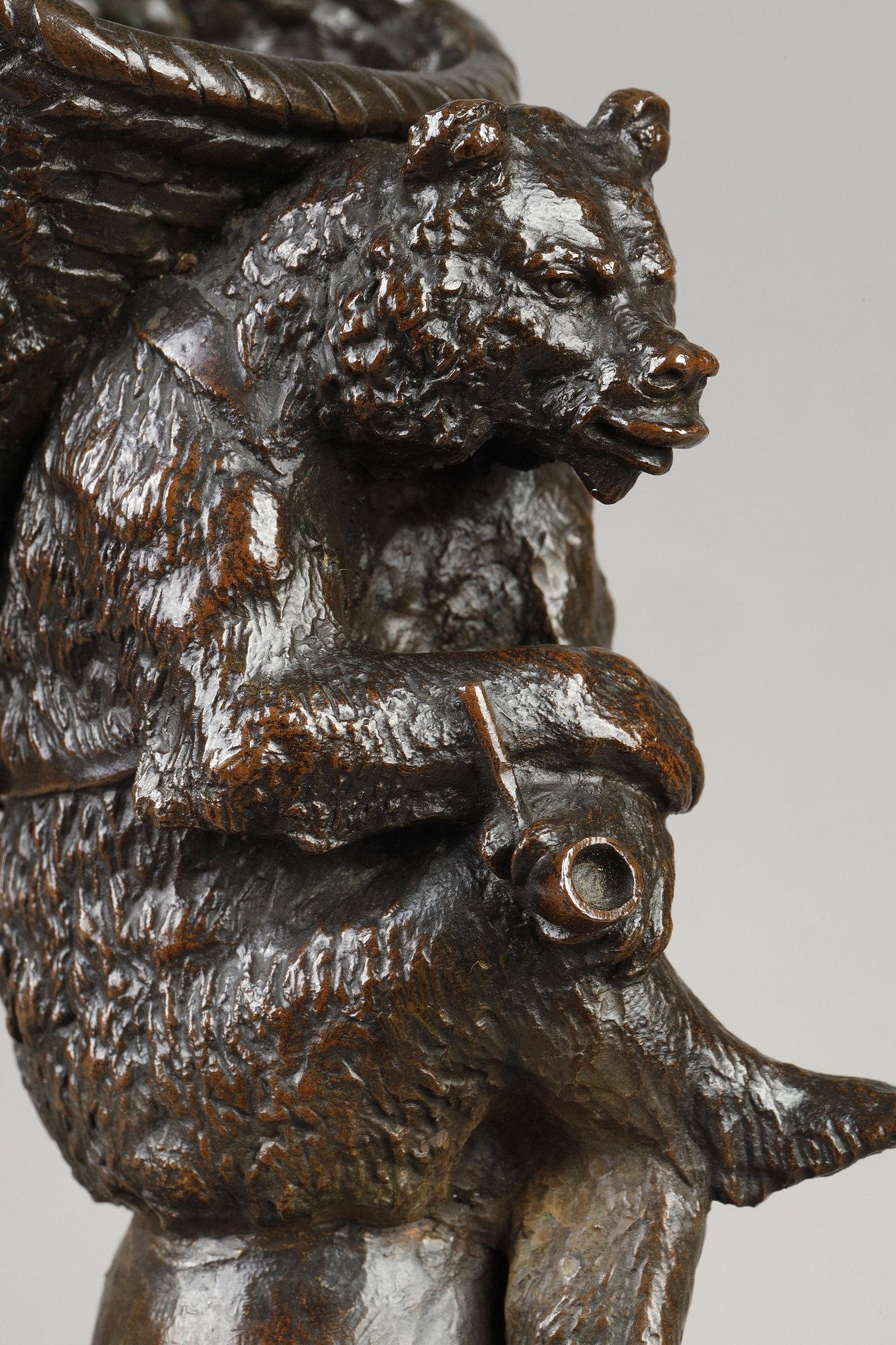 Orso che trasporta un cesto, con un cane - Sculpture Scuola francese di Christopher Fratin