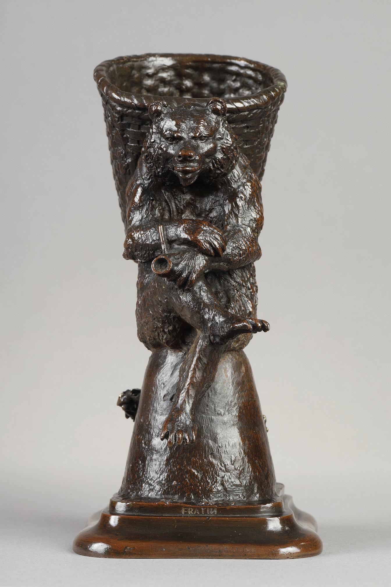 Orso che trasporta un cesto, con un cane - Figurative Sculpture Oro di Christopher Fratin
