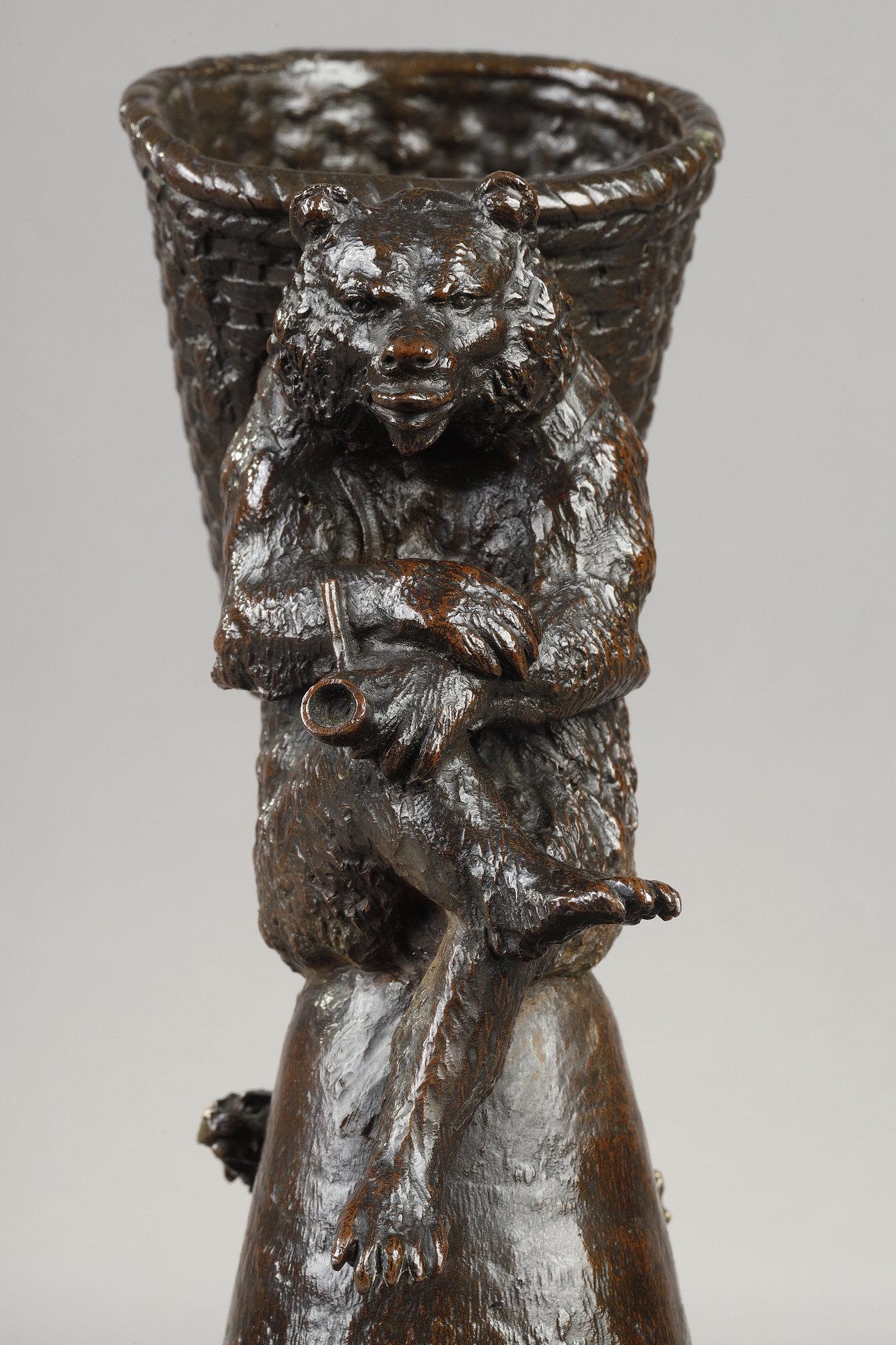 Orso che trasporta un cesto, con un cane
Portafiammiferi
di Christophe Fratin (1801-1864)

Fusione in bronzo con patina marrone scuro
Firmato sulla parte anteriore della base 