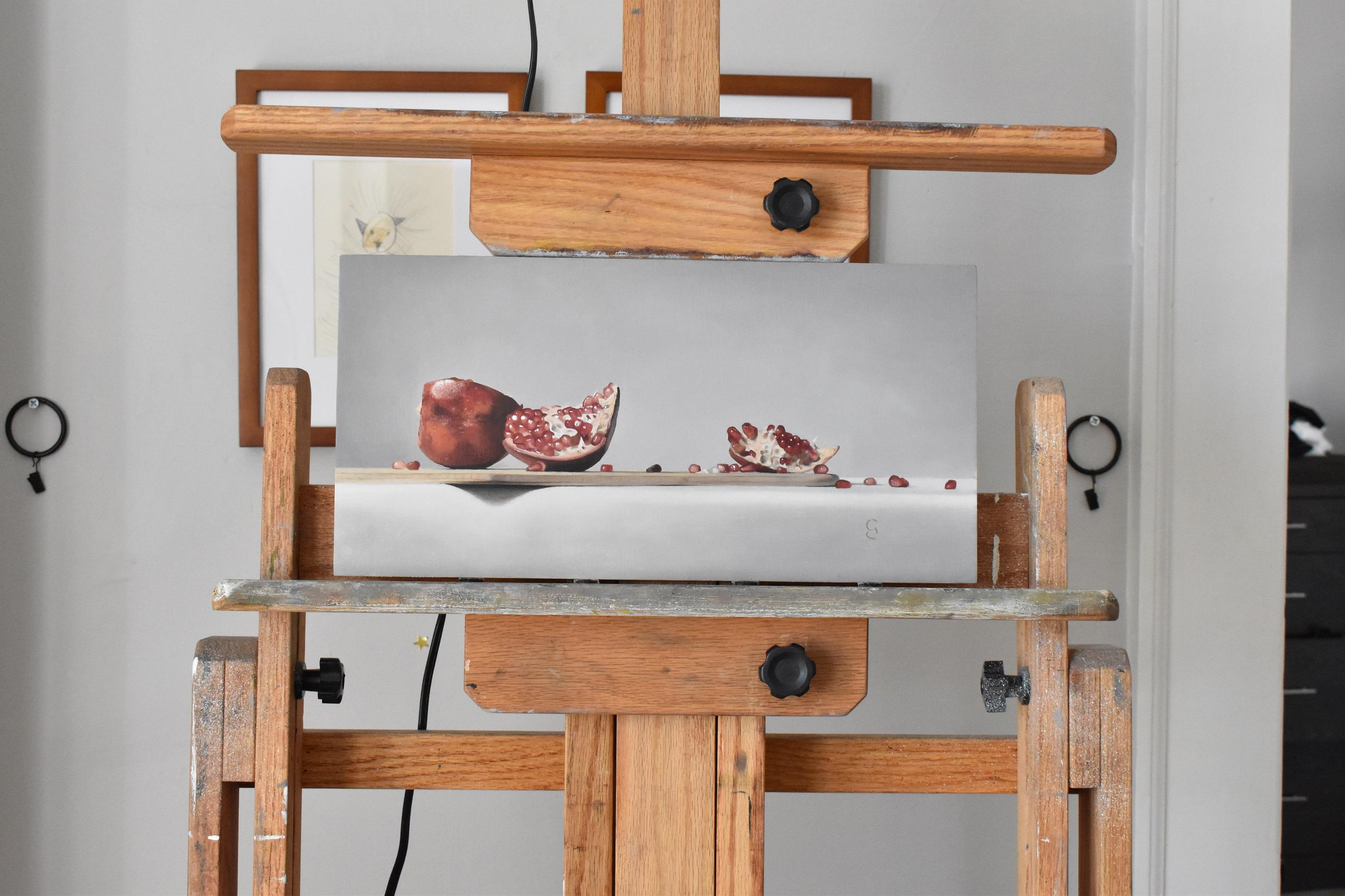 Granatapfel, Ölgemälde (Amerikanischer Realismus), Art, von Christopher Garvey