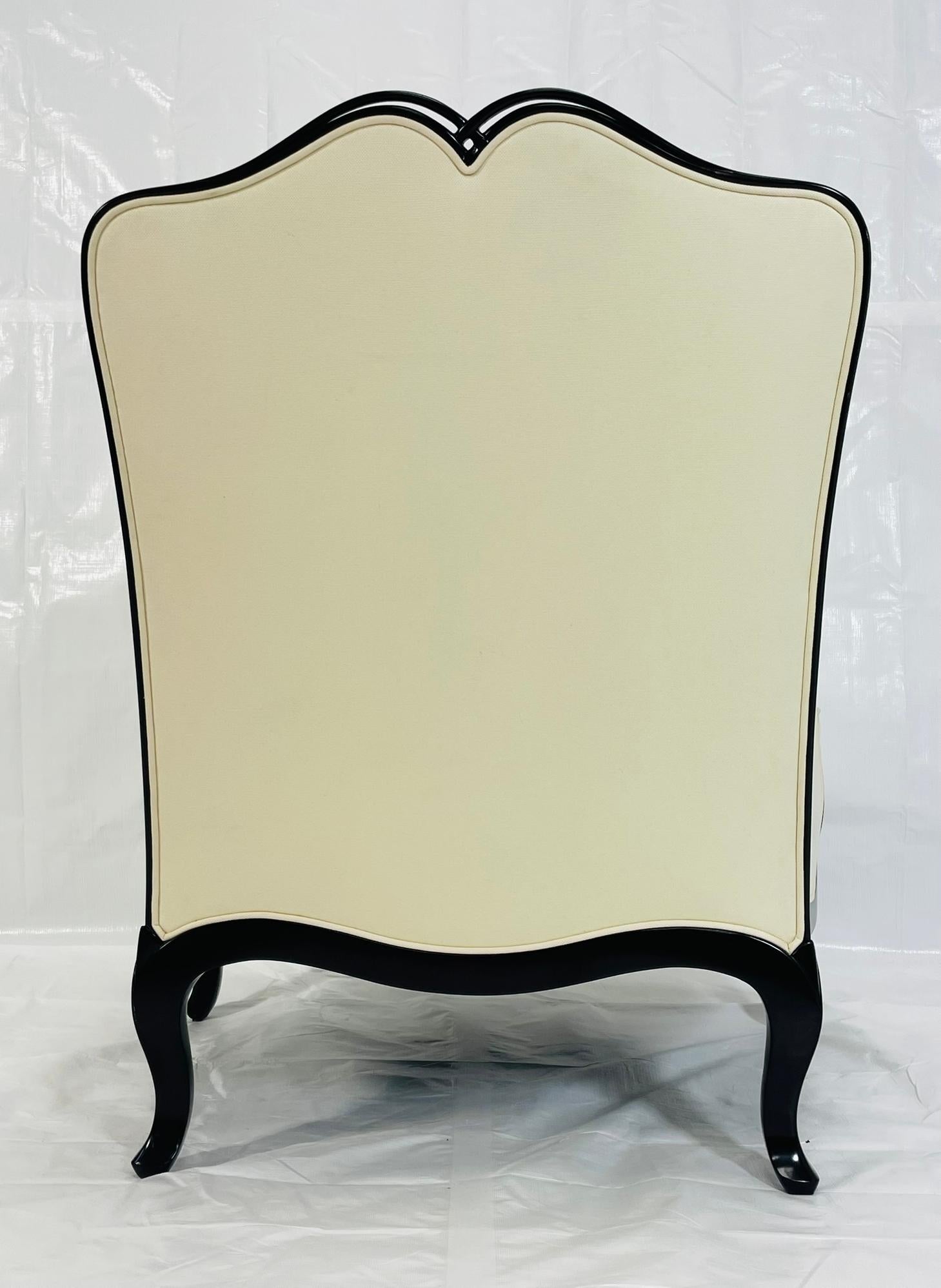 Christopher Guy French Regency Style Lounge Chair & Ottoman in Creme gepolstert im Angebot 4