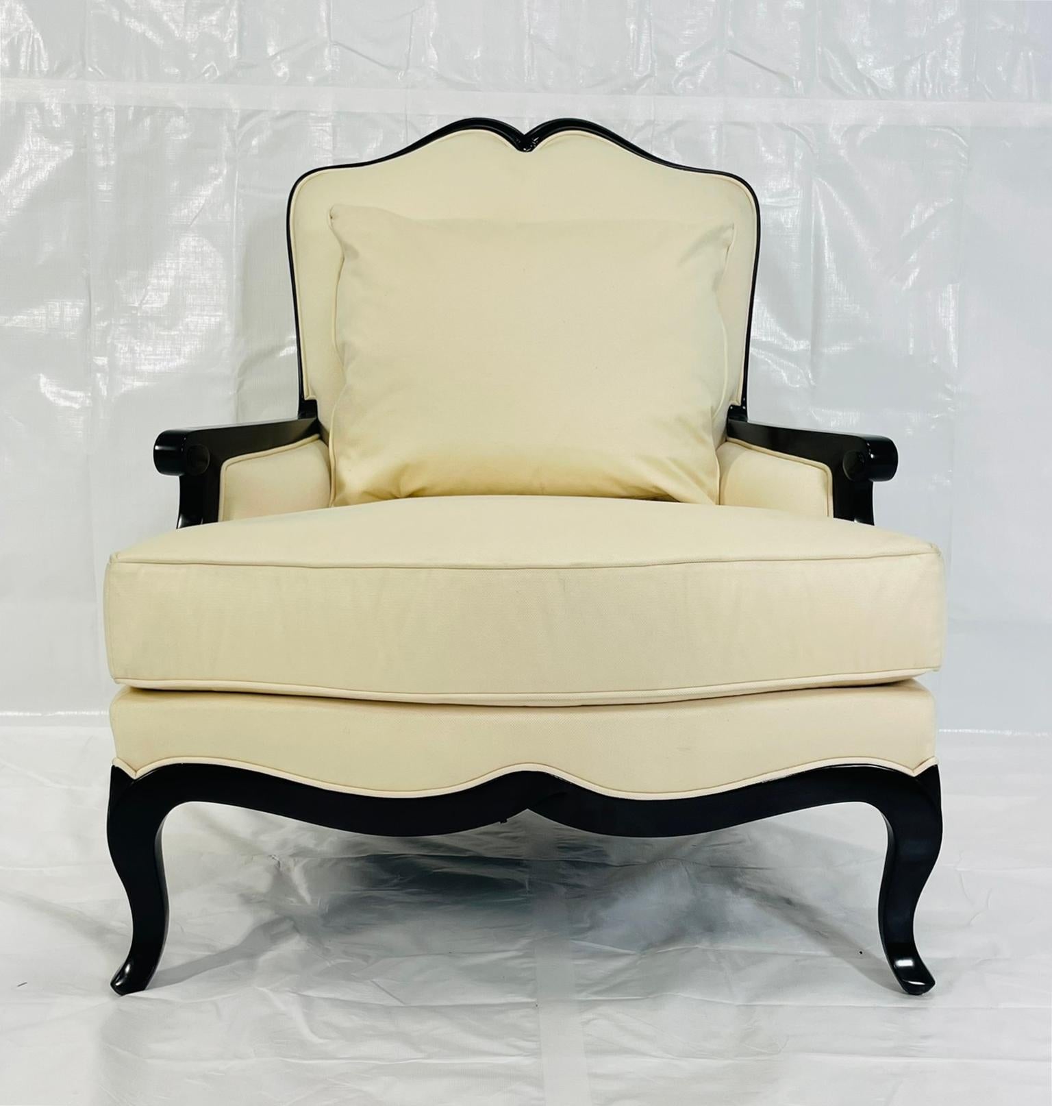 Christopher Guy French Regency Style Lounge Chair & Ottoman in Creme gepolstert im Angebot 6