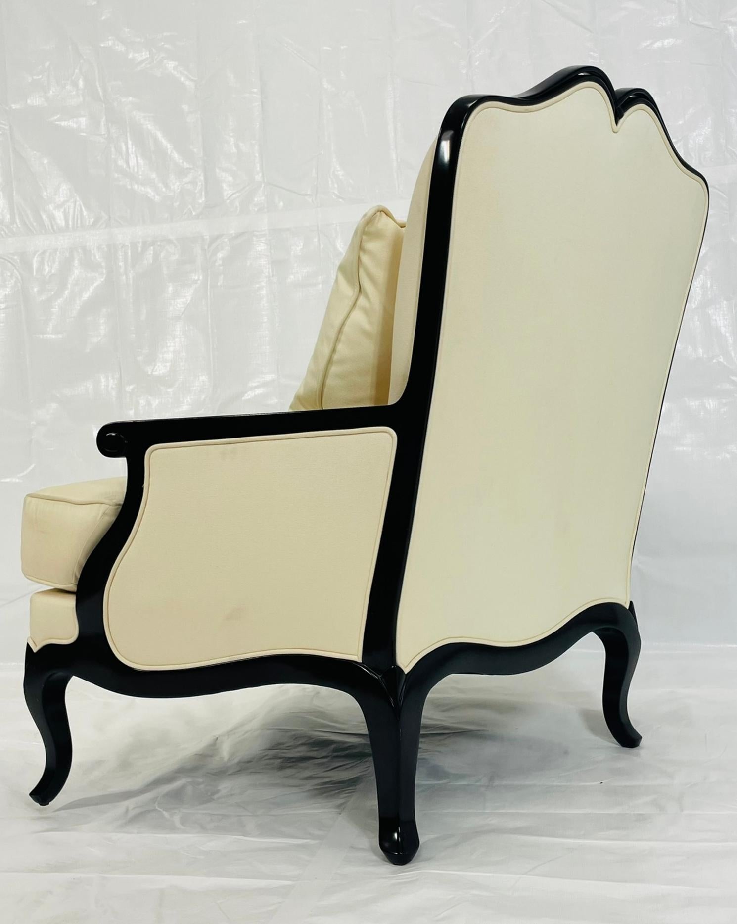 Christopher Guy French Regency Style Lounge Chair & Ottoman in Creme gepolstert im Angebot 8