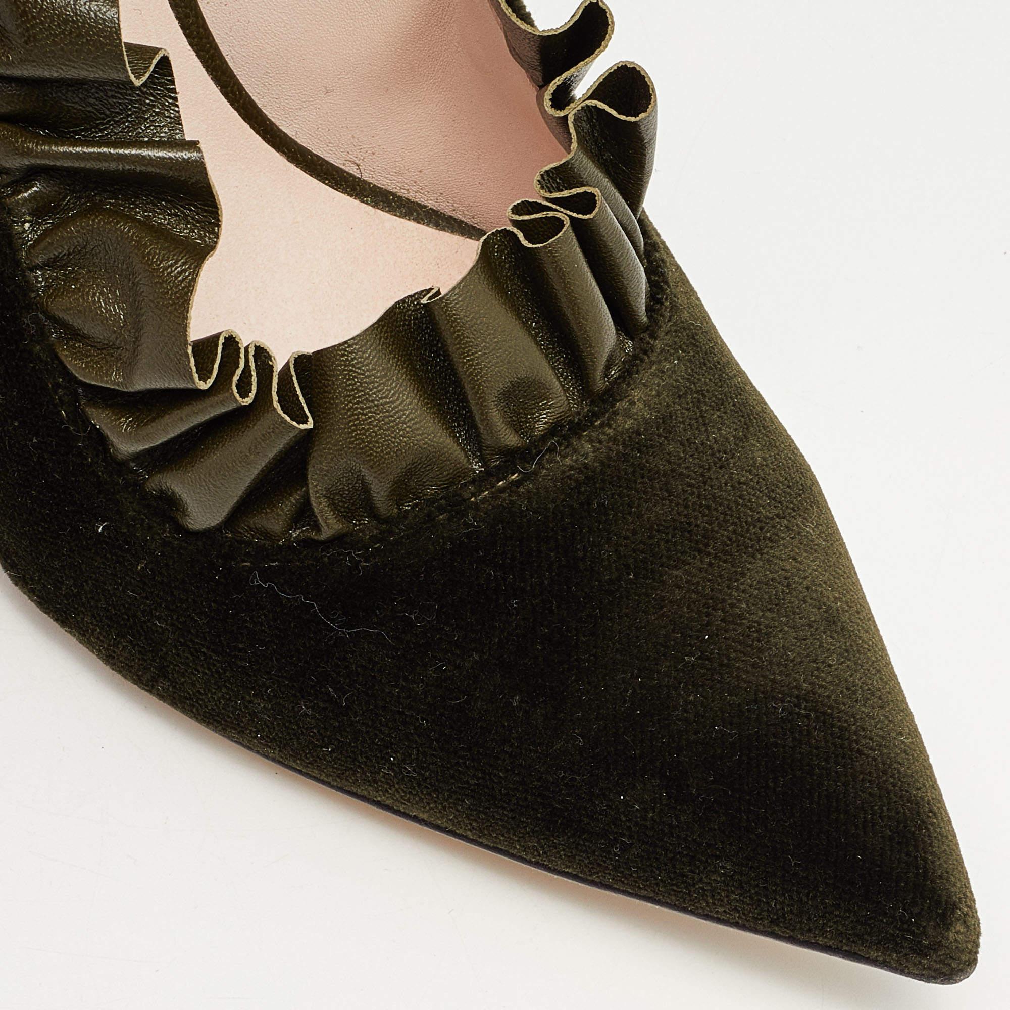 Christopher Kane Army Green Velvet and Ruffled Leather Pumps Size 40 For Sale 2