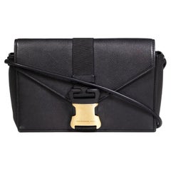 Christopher Kane Schwarze Ledertasche mit Schnalle
