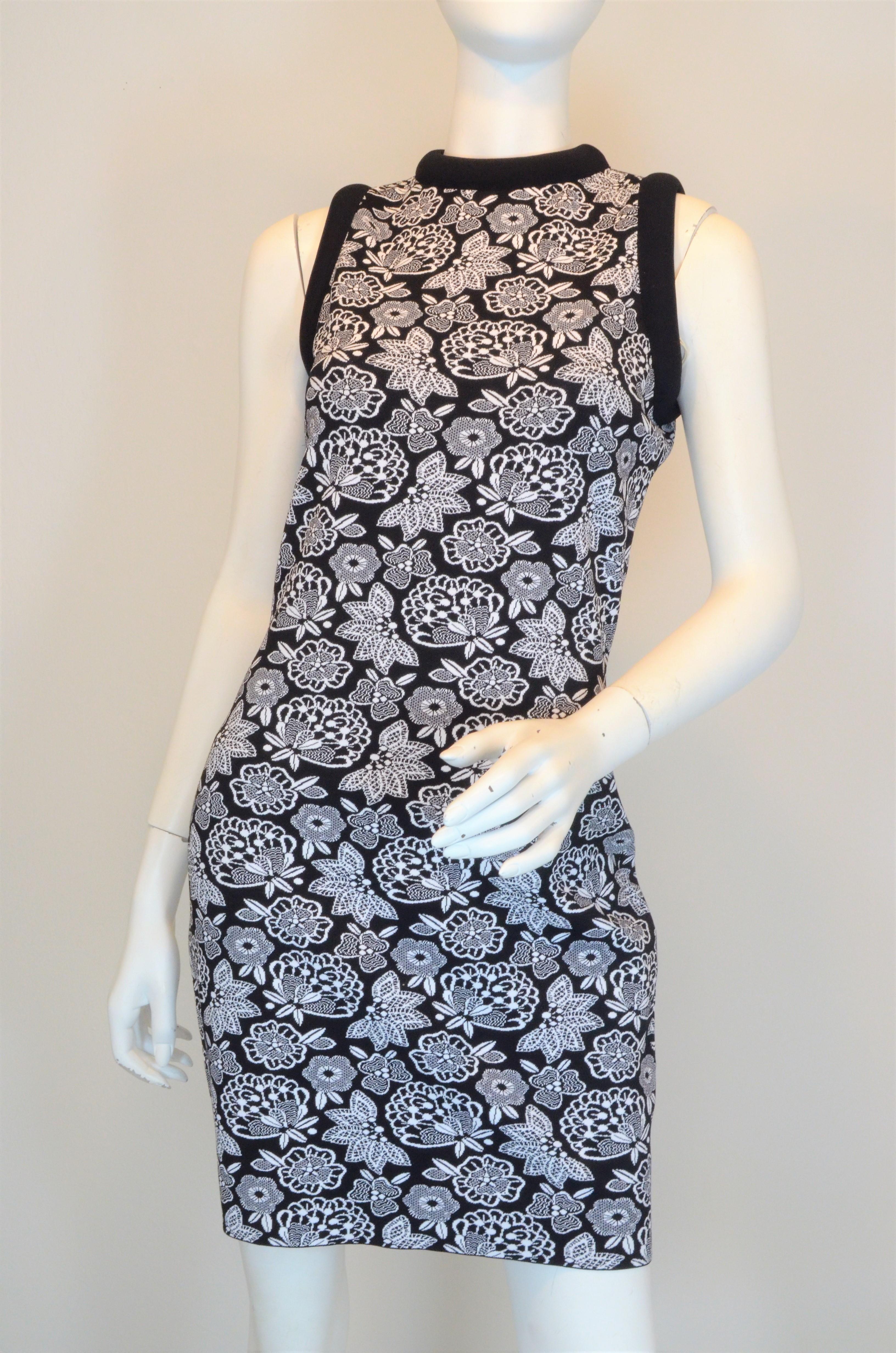 Christopher Kane black and white floral print knitted dress composed with a fitted knit fabric, tubed neck opening, and a back zipper fastening. Dress is a size 6, made in Italy.

Measurements:
Bust 32”, waist 28”, hips 34”, length 35”