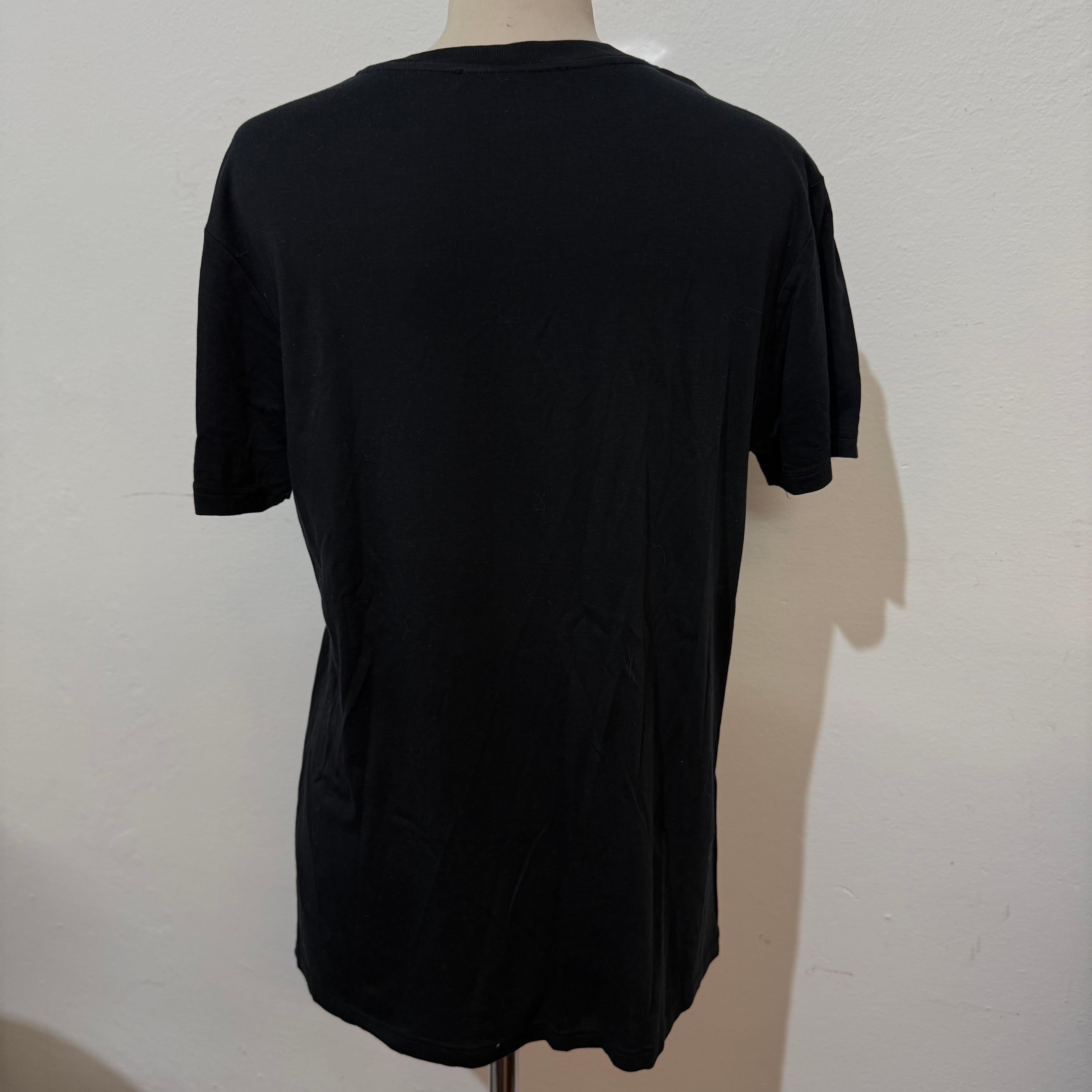 Bellissima maglietta di Christopher Kane
100% cotone
Colore nero
Fiori di plastica colorati
Spalla cm 65 (25,5 pollici)
Spalla/orlo cm 45 (17,7 pollici)
Spedizione internazionale veloce dall'Italia inclusa nel prezzo