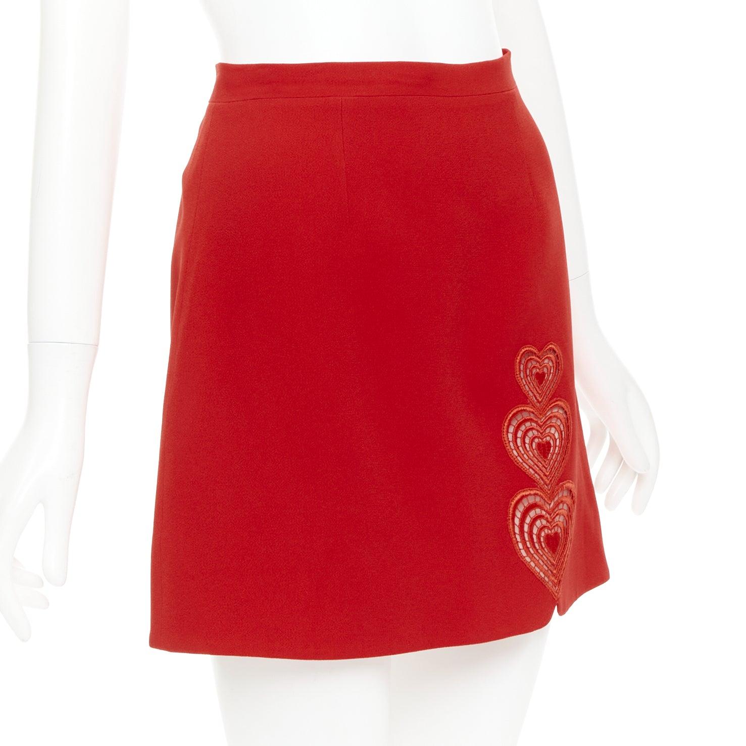 CHRISTOPHER KANE falda de talle alto y corte lateral con bordado de corazón UK8 S Rojo en venta