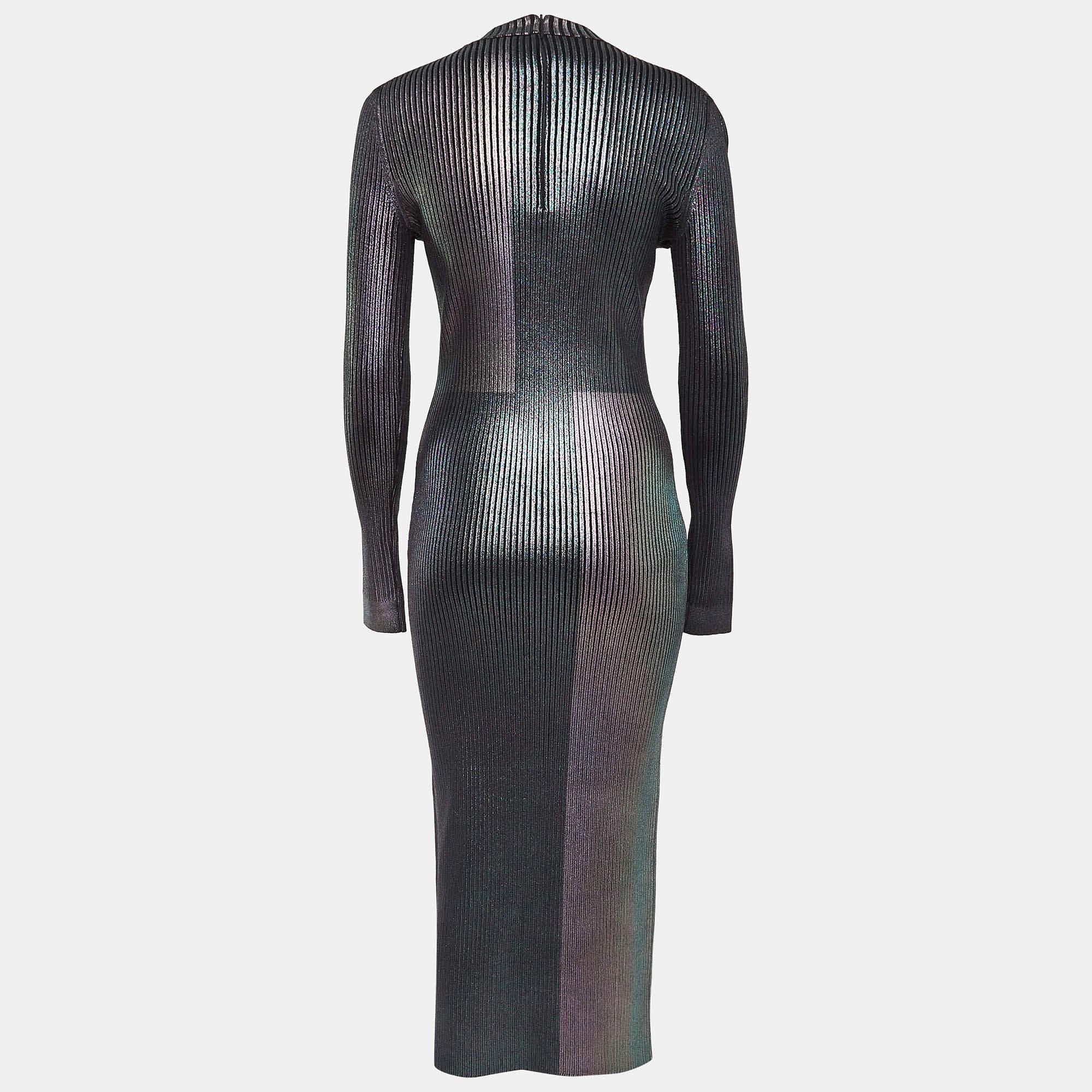 Faites preuve d'audace avec la robe bodycon imprimée de feuilles multicolores de Christopher Kanes. Confectionné en tricot côtelé  Cette pièce attrayante épouse le corps  mettre en valeur votre silhouette. L'impression vibrante en feuille ajoute une
