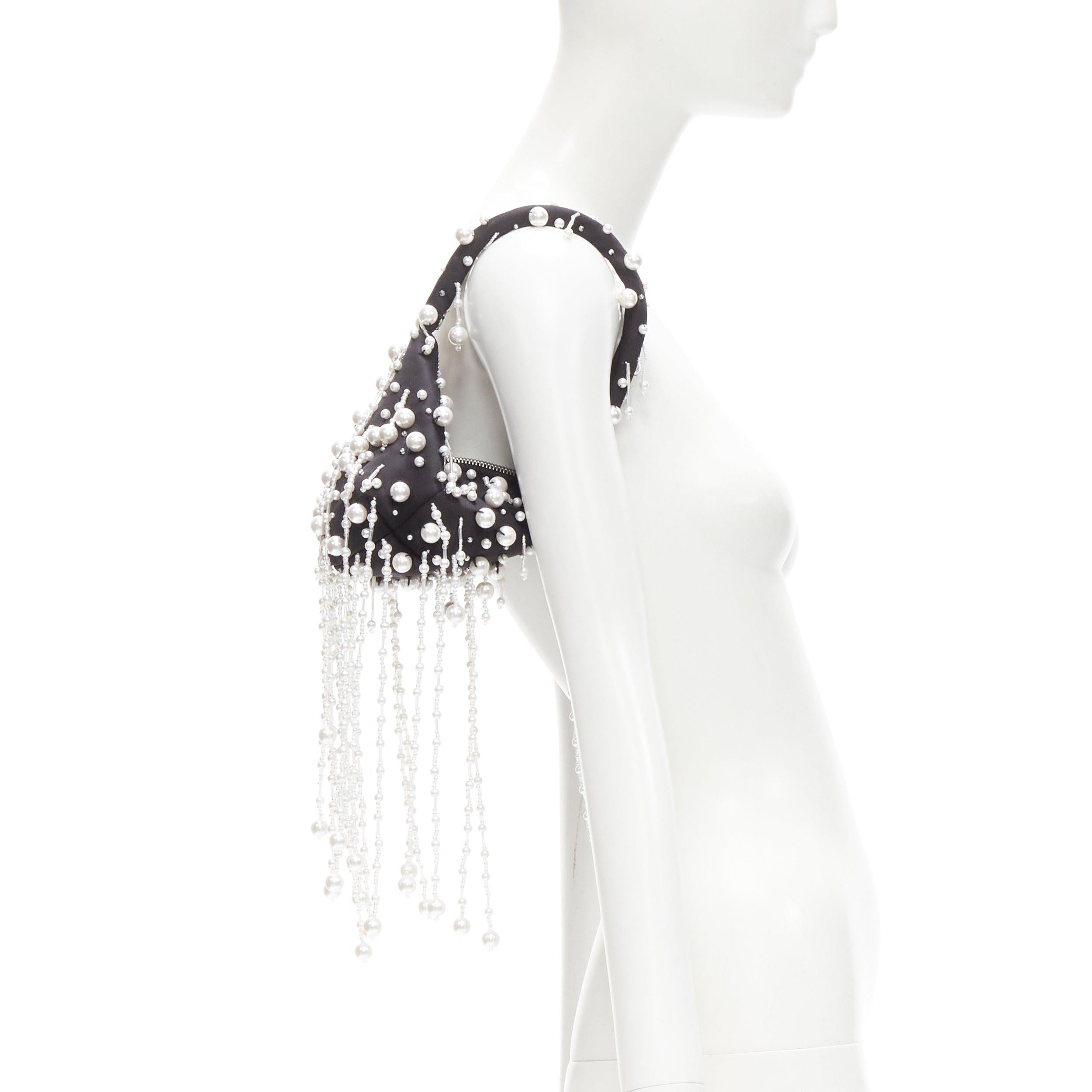 CHRISTOPHER KANE Runway pearl embellished black satin evening bag
Reference: TGAS/C01294
Brand: Christopher Kane
Model: Pearl Satin bag
Collection: Runway
Material: Satin, Faux Pearl
Color: Black, Pearl
Pattern: Solid
Closure: Zip
Lining: 