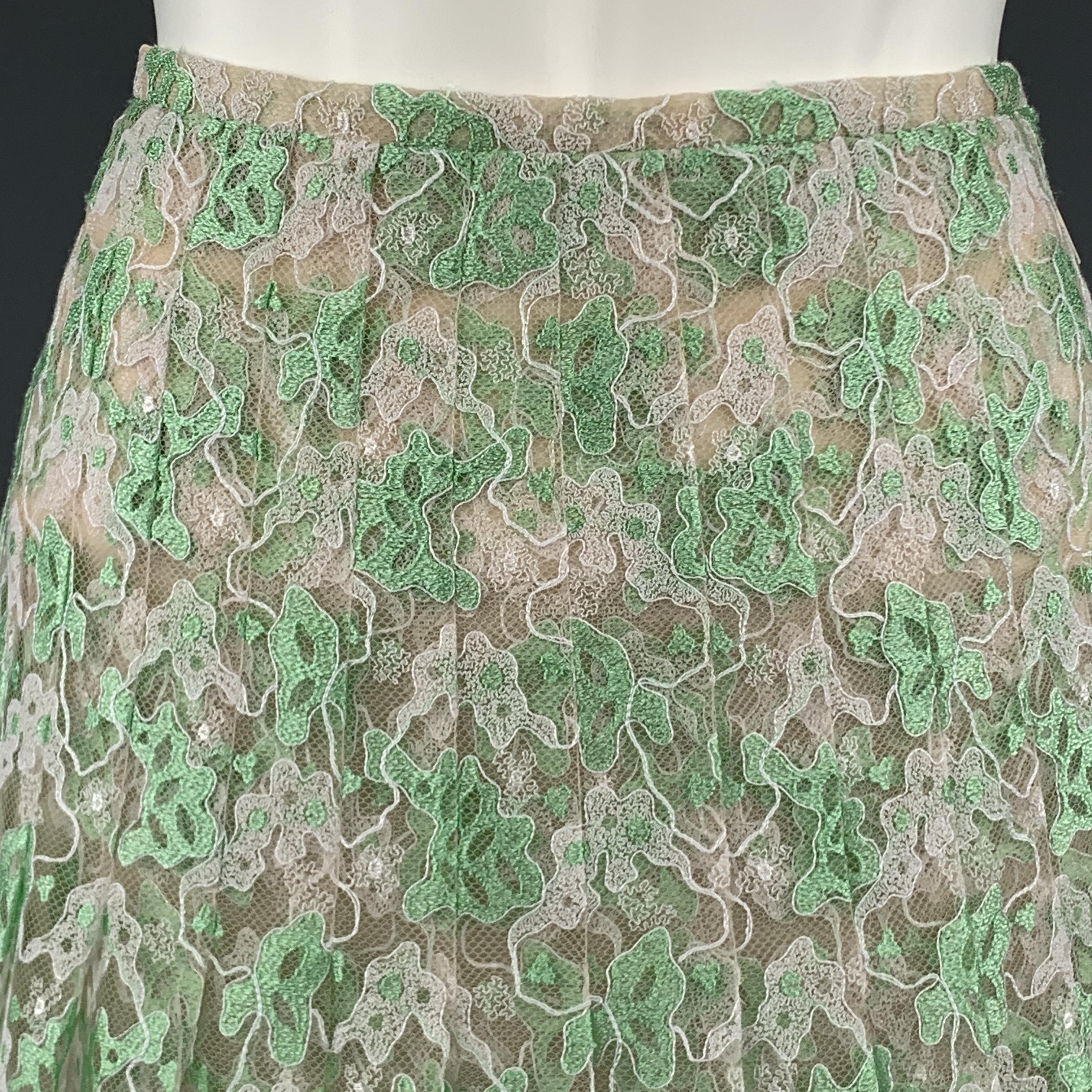 CHRISTOPHER KANE skirt comes in green and white lace with box pleats and silk liner. Made in France.

Excellent Pre-Owned Condition.
Marked: 6

Measurements:

Waist: 26 in.
Hip: 38 in.
Length: 18 in.