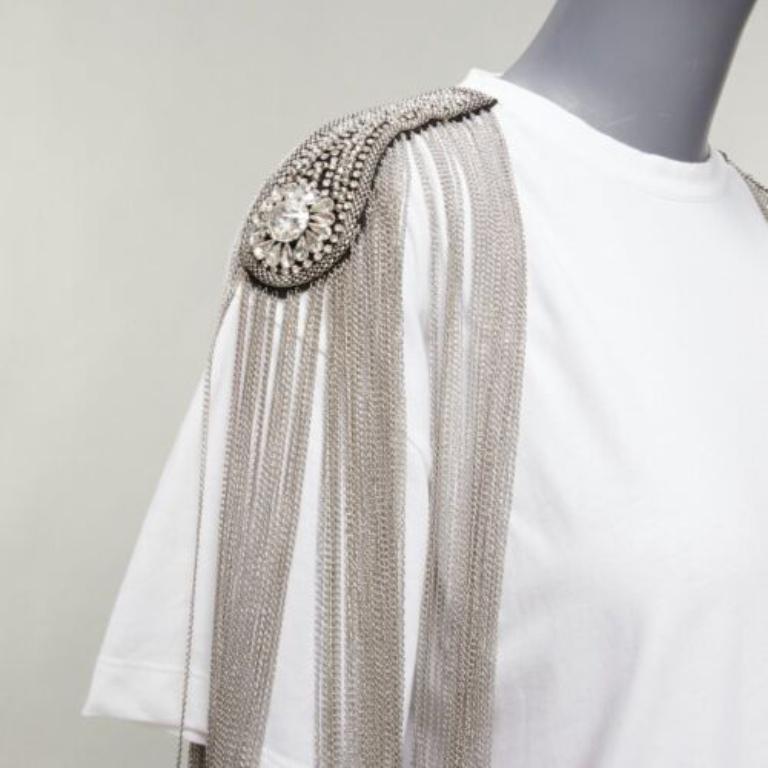 CHRISTOPHER KANE white military silver chain embellished shoulder tshirt XS
Reference: AAWC/A00666
Brand: Christopher Kane
Material: Cotton, Metal
Color: White, Silver
Pattern: Solid
Closure: Zip
Extra Details: Featuring short sleeves, a round neck,