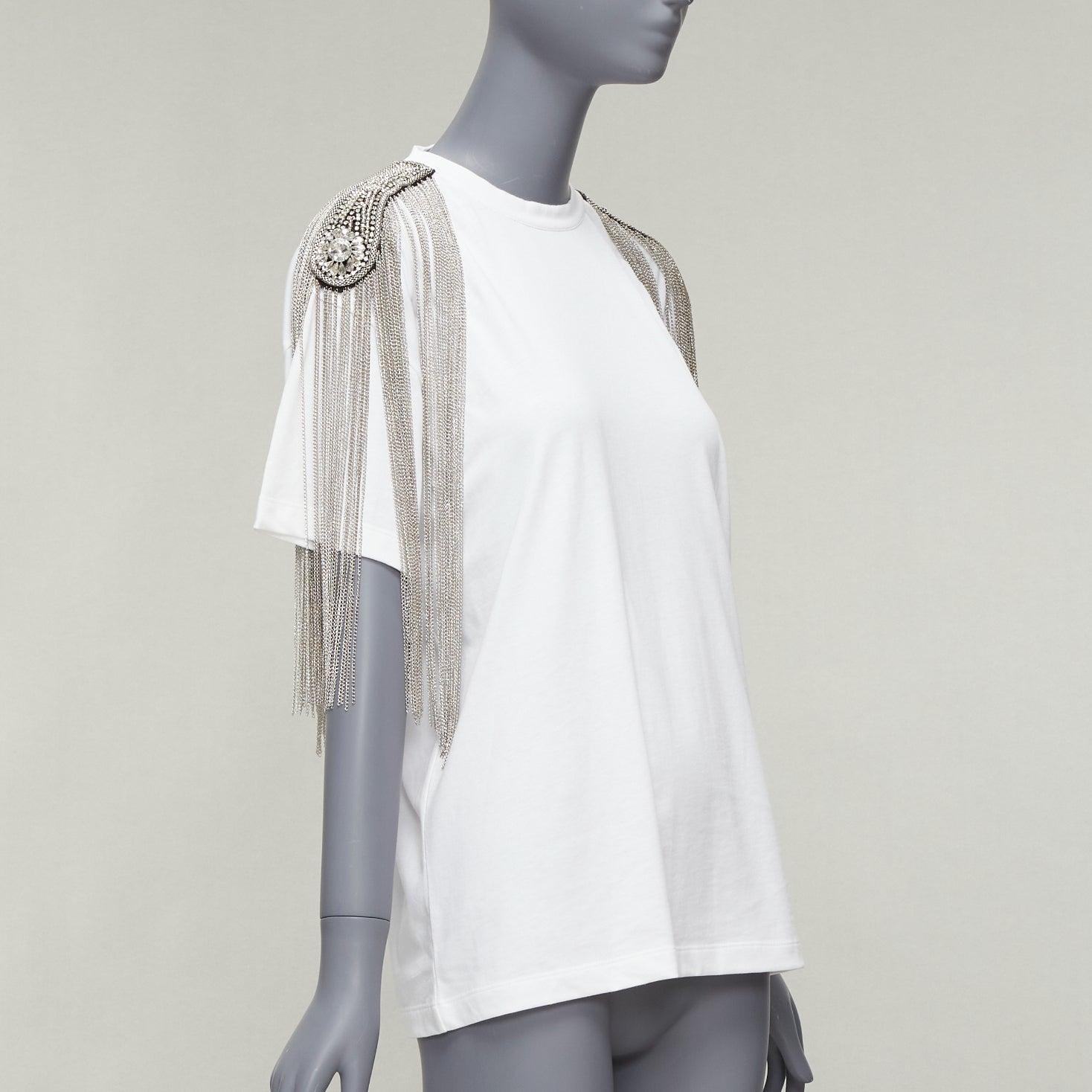 CHRISTOPHER KANE white military silver chain embellished shoulder tshirt XS
Reference: AAWC/A00666
Brand: Christopher Kane
Material: Cotton, Metal
Color: White, Silver
Pattern: Solid
Closure: Zip
Extra Details: Featuring short sleeves, a round neck,
