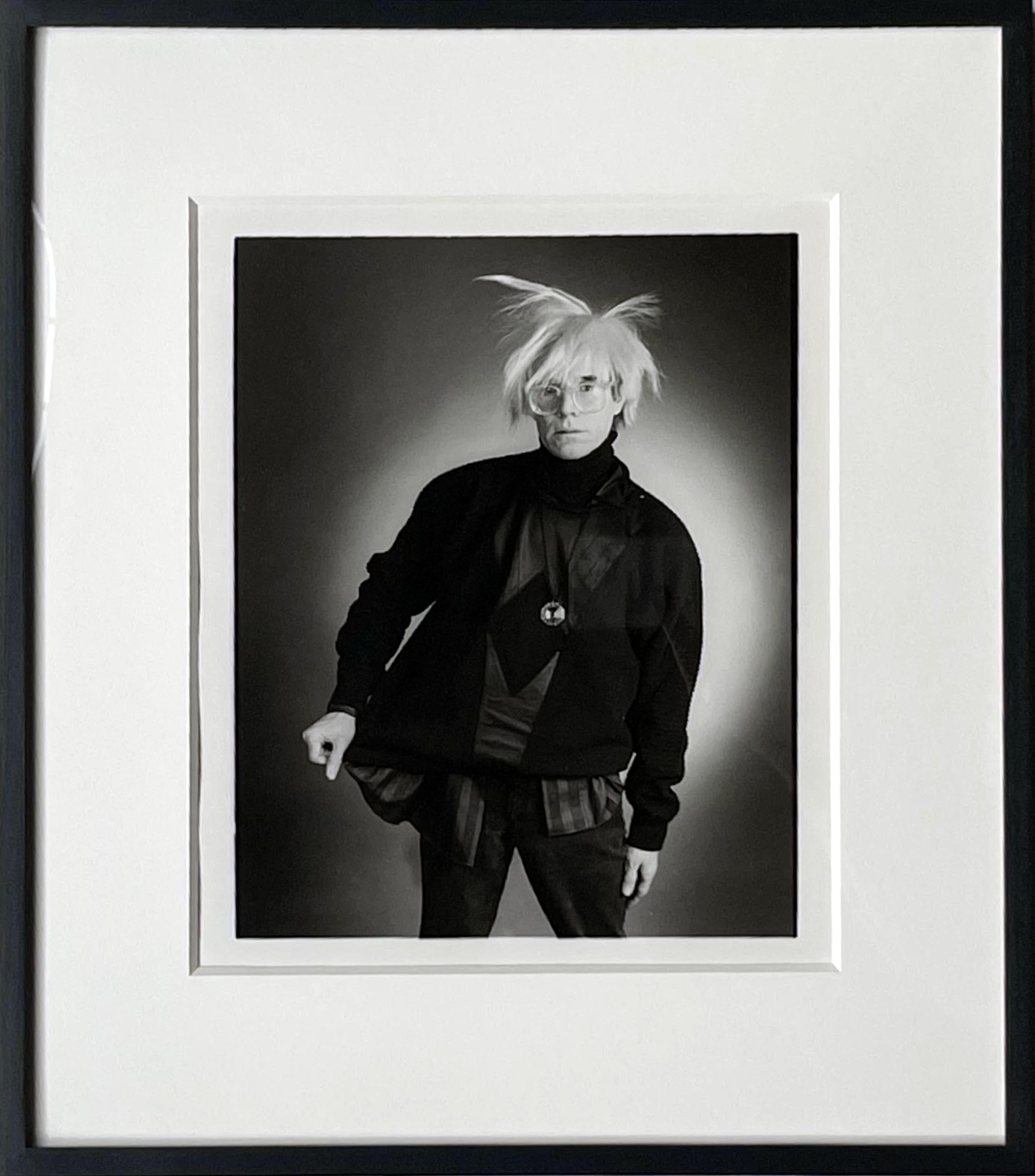 Portrait d'Andy Warhol, signé à la main par Andy Warhol et Christopher Makos - Photograph de Christopher Makos and Andy Warhol