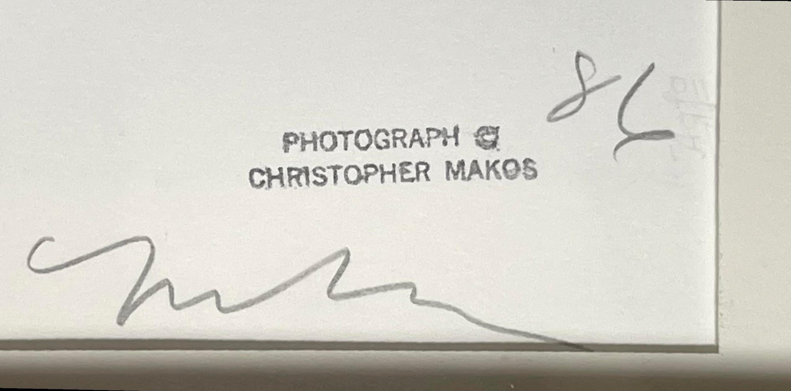 Portrait d'Andy Warhol, signé à la main par Andy Warhol et Christopher Makos - Pop Art Photograph par Christopher Makos and Andy Warhol