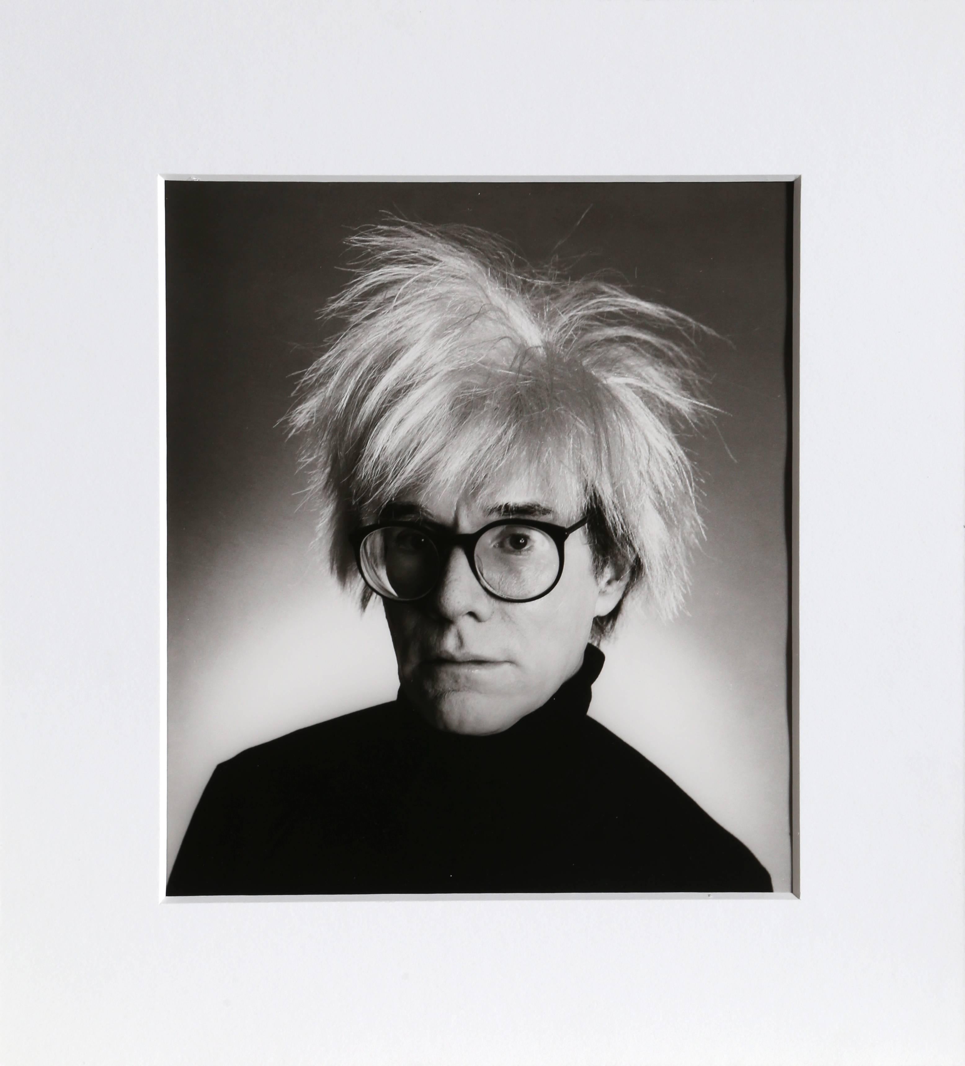 Artistics : Christopher Makos, Américain (1948 - )
Titre : Andy Warhol avec des lunettes
Année : 1986 (imprimé en 1989)
Support : Impression à la gélatine argentique, signée, tamponnée et numérotée au verso
Edition : 15/30
Taille de l'image : 10.5 x