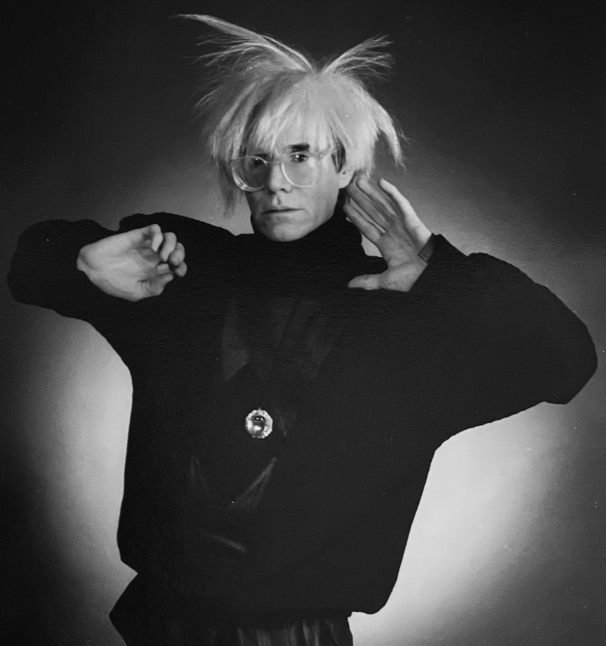 Porträt von Andy Warhol, Schwarz-Weiß-Fotografie des Celebrity Artist (Zeitgenössisch), Photograph, von Christopher Makos