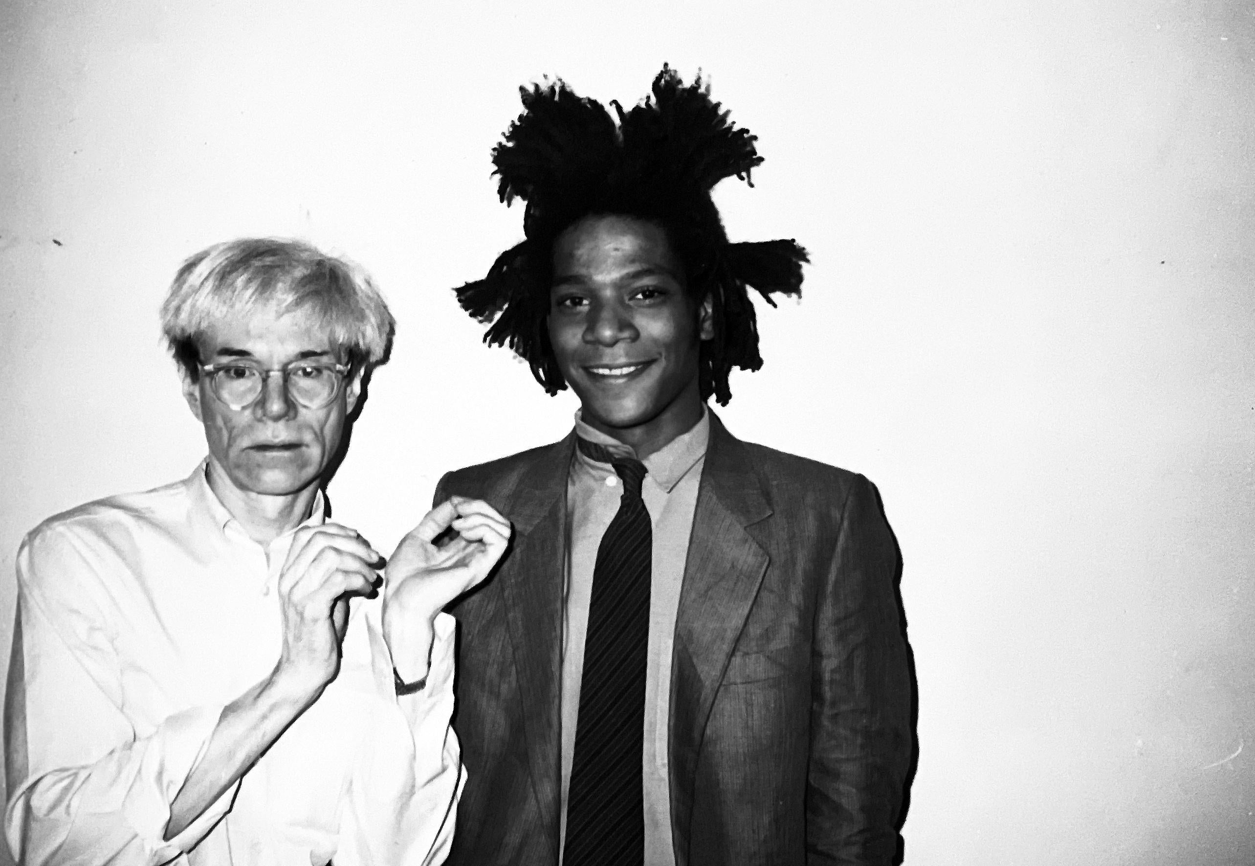 Warhol und Basquiat, Schwarz-Weiß-Fotografieporträt berühmter Künstler (Zeitgenössisch), Photograph, von Christopher Makos