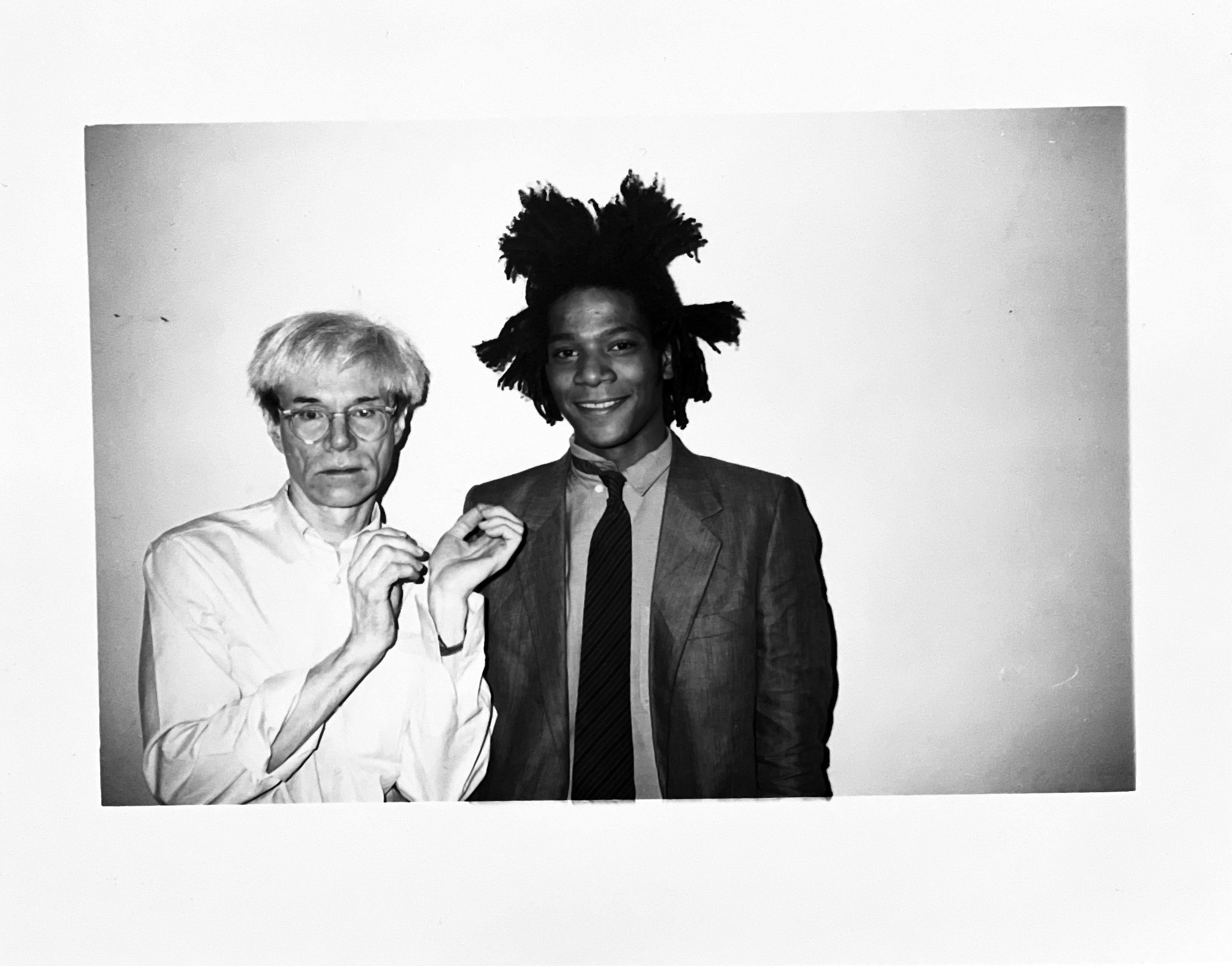 Christopher Makos Portrait Photograph – Warhol und Basquiat, Schwarz-Weiß-Fotografieporträt berühmter Künstler