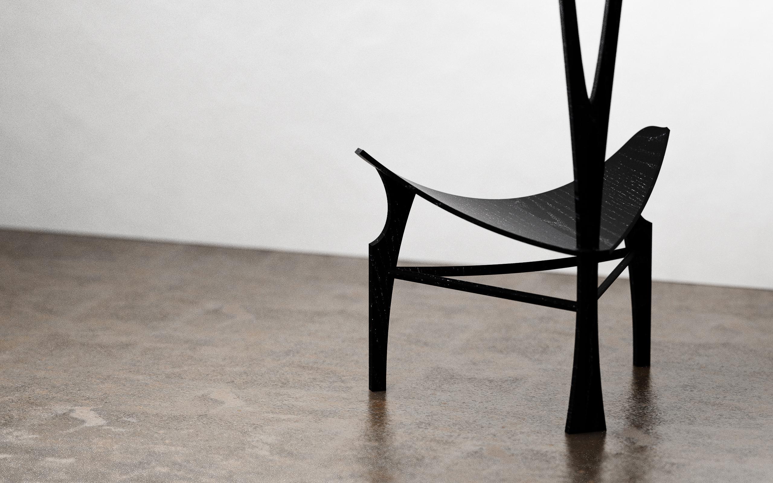 La chaise de salle à manger Vil de Christophe Mark est une pièce fabriquée à la main en frêne blanc. La chaise est disponible pour des commandes uniques ou multiples. Le design minimaliste de la chaise a été créé pour mettre en valeur toute table