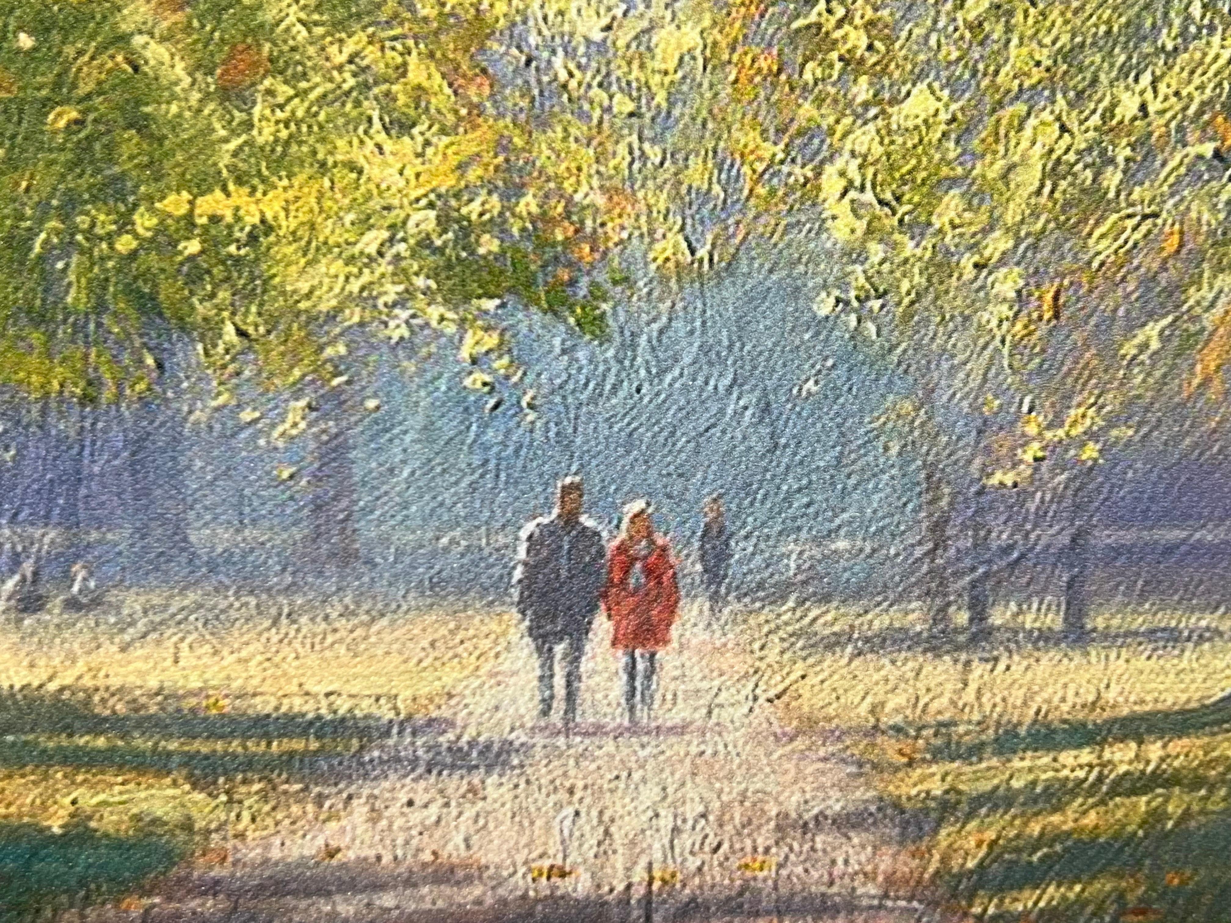 Un couple se promenant dans le parc avec le soleil couchant à travers les arbres par un artiste anglais en vente 3