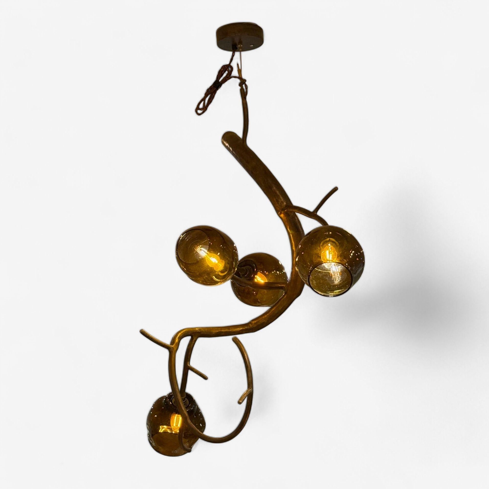 Christopher Poehlmann, Lampadario moderno a sospensione Christopher Blossom, vetro argentato, 21° C. In condizioni buone in vendita a Manhasset, NY