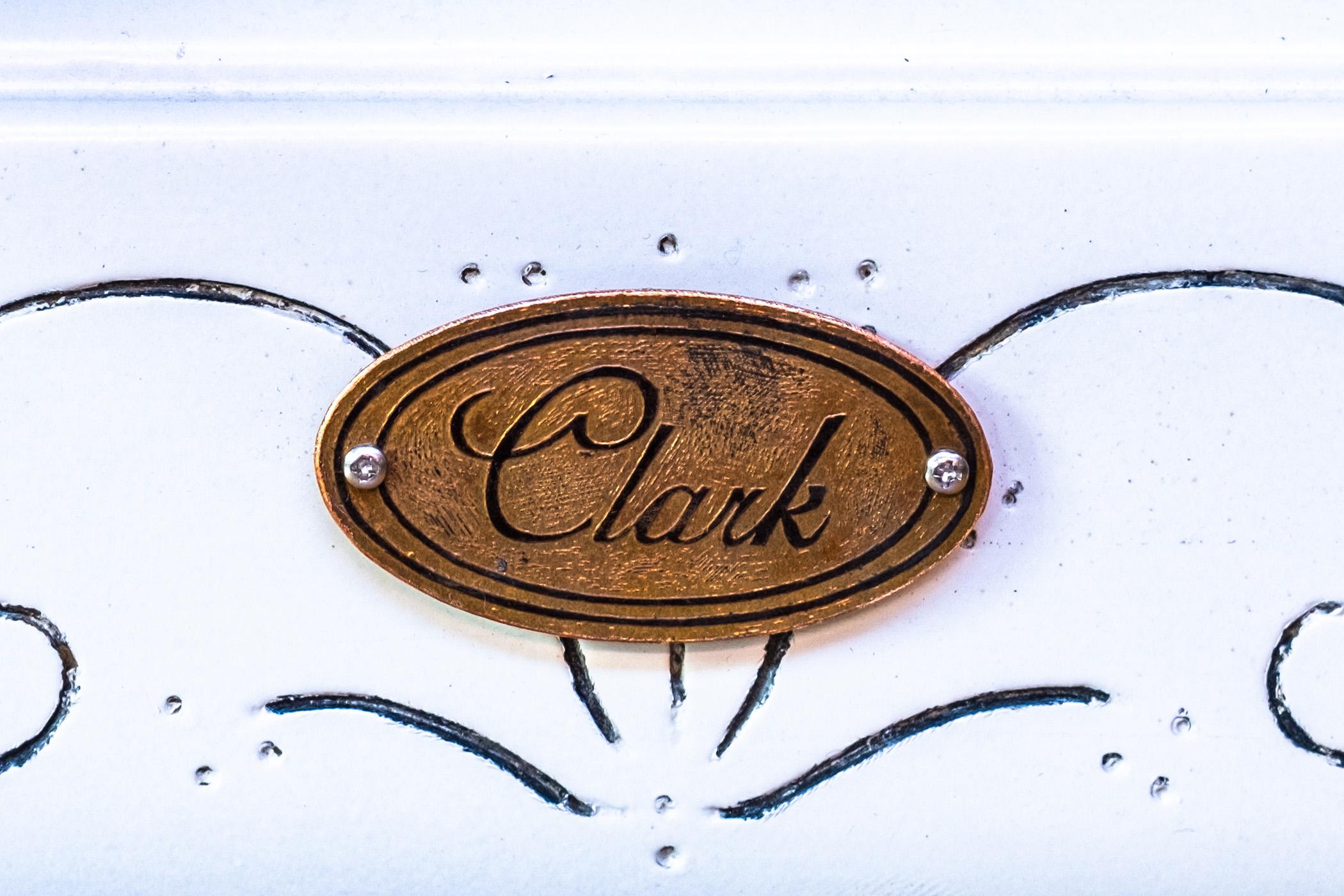 Surrealistisches Porträtgemälde in Acryl, „Clark“ von Christopher Polentz im Angebot 3