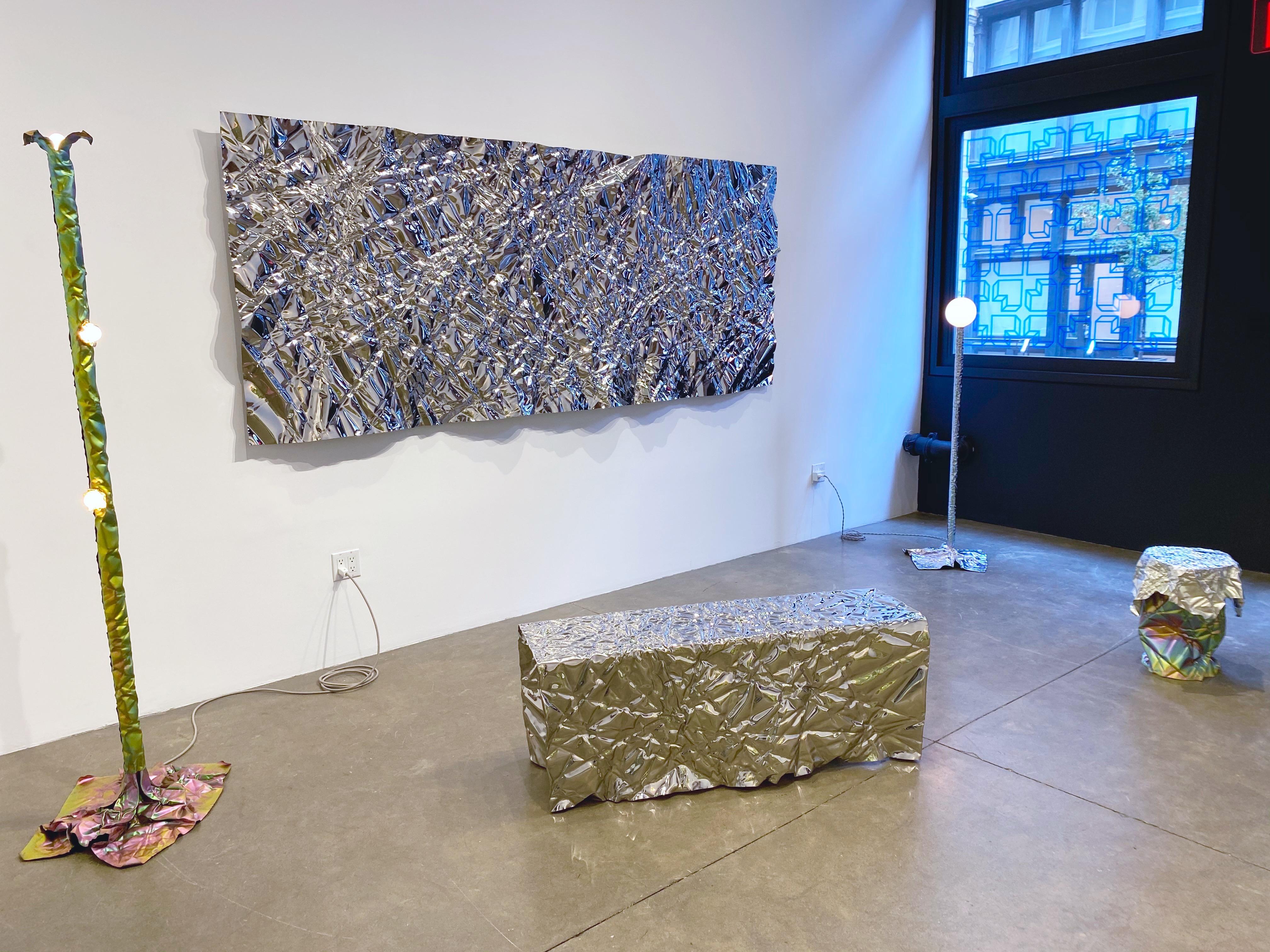 Großes geknittertes Paneel von Christopher Prinz in Spiegelpolierter Ausführung im Zustand „Gut“ im Angebot in Brooklyn, NY