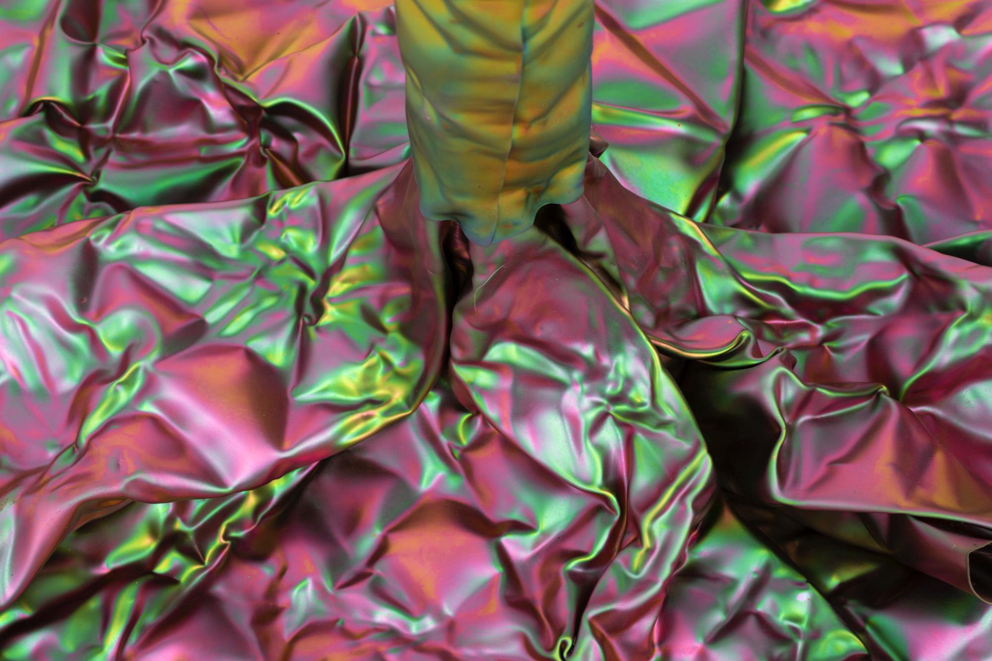 XXIe siècle et contemporain Lampadaire froissé « Wrinkled Floor Lamp » de Christopher Prinz en arc-en-ciel irisé en vente