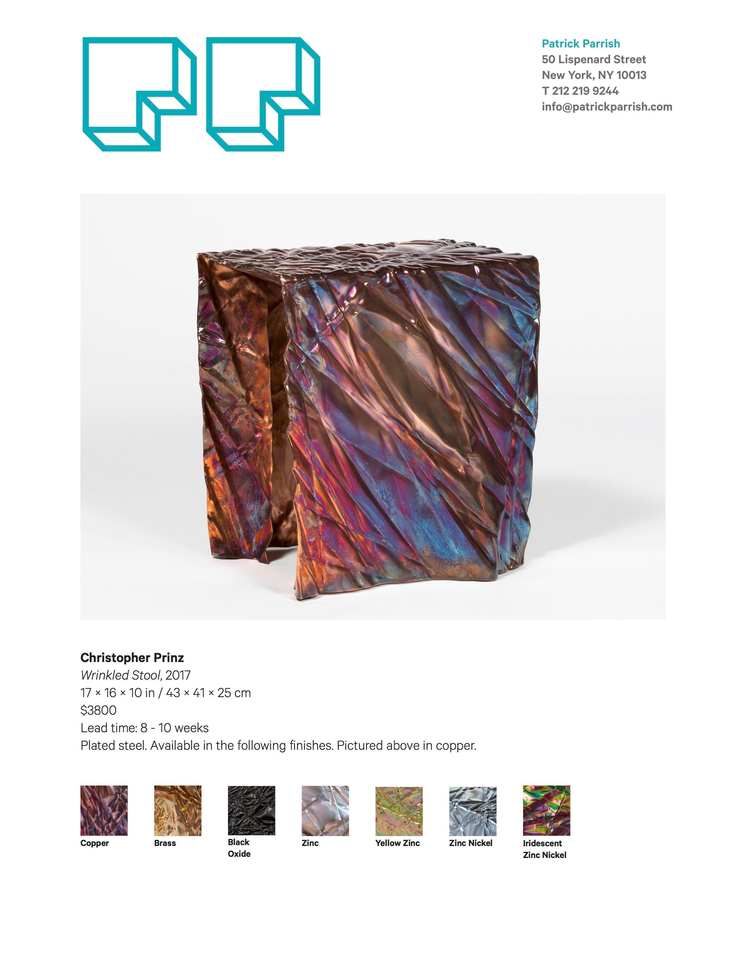 Christopher Prinz „“Wrinkled Stool“ in Regenbogenschillerndem (Rau) (21. Jahrhundert und zeitgenössisch) im Angebot