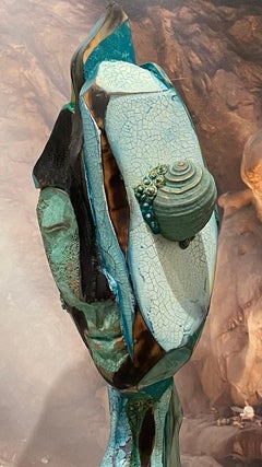 Listening, bois, acrylique, sculpture en techniques mixtes, vert, bleu, blanc cassé, brun