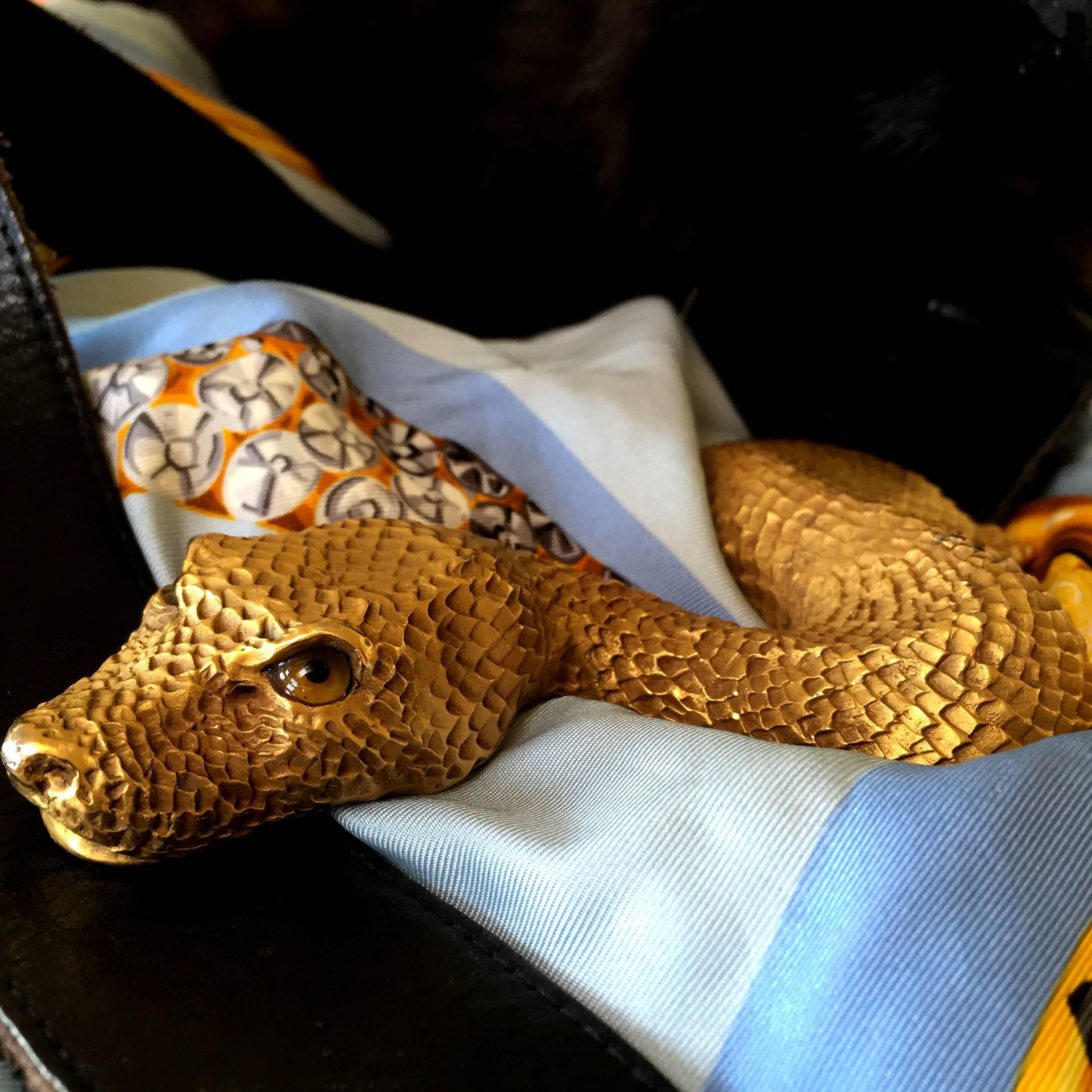 Christopher Ross 1980er Jahre Schlangenschlangen-Goldschnalle Original Ledergürtel   Damen im Angebot