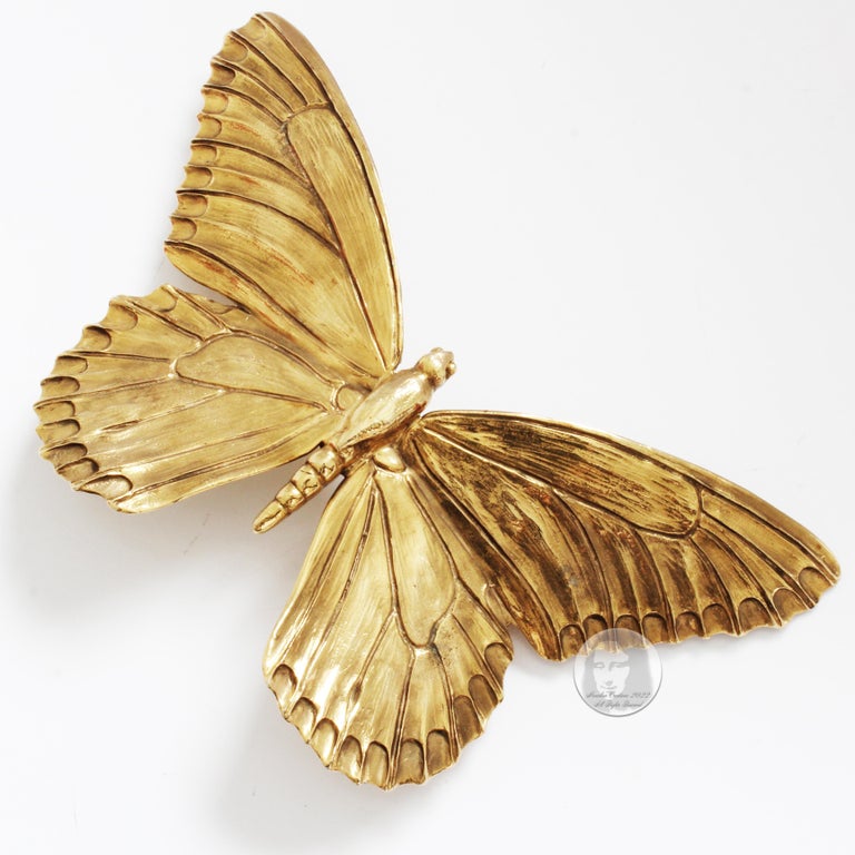 This fantastic butterfly belt buckle was designed by NY artist Christopher Ross in the 1980s. The artist enjoyed a resurgence in popularity in the fashion blogs and magazines after being used by Patricia Field in the Sex & The City Movies. Made from