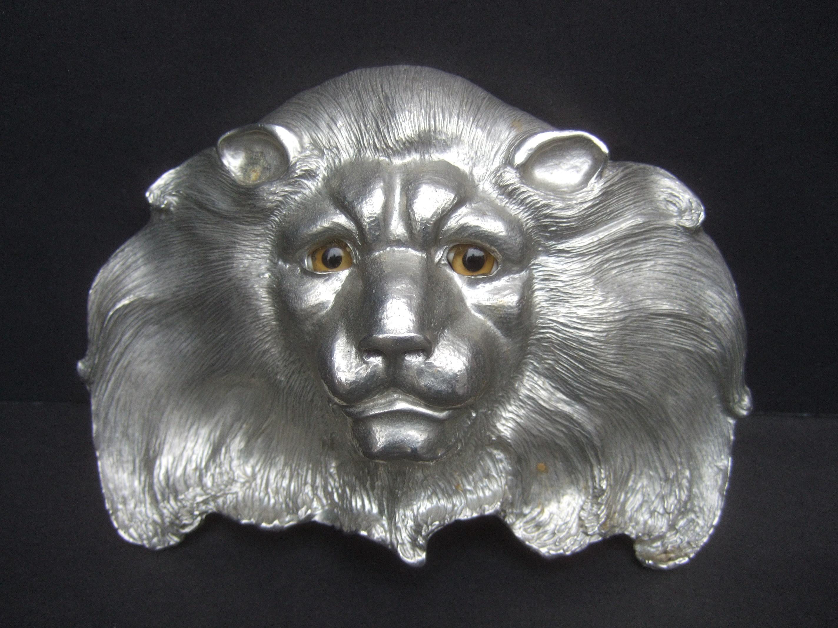 metal lion head