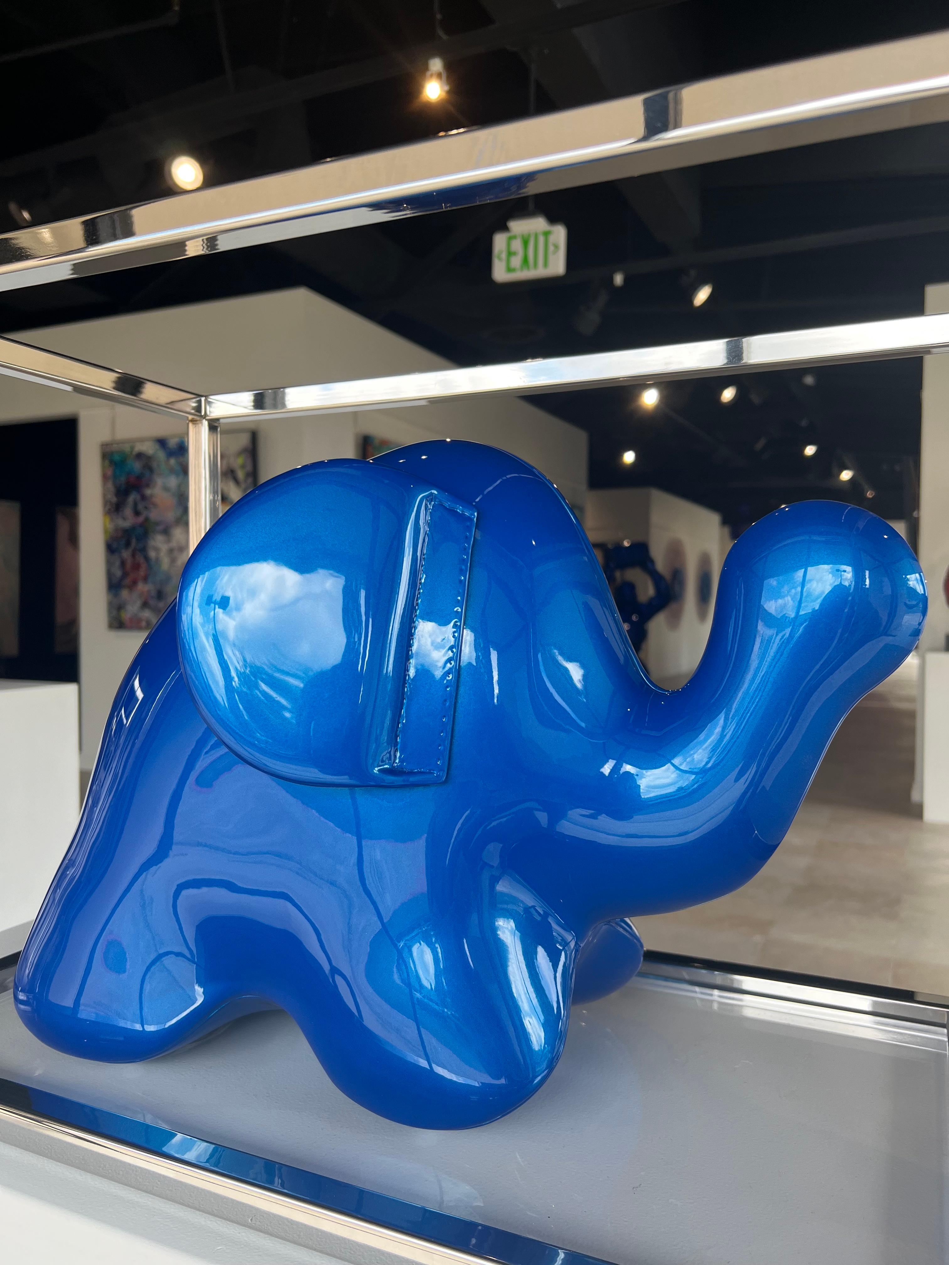 Éléphant avec cage 10/18 - Bleu oriental - Sculpture de Christopher Schulz