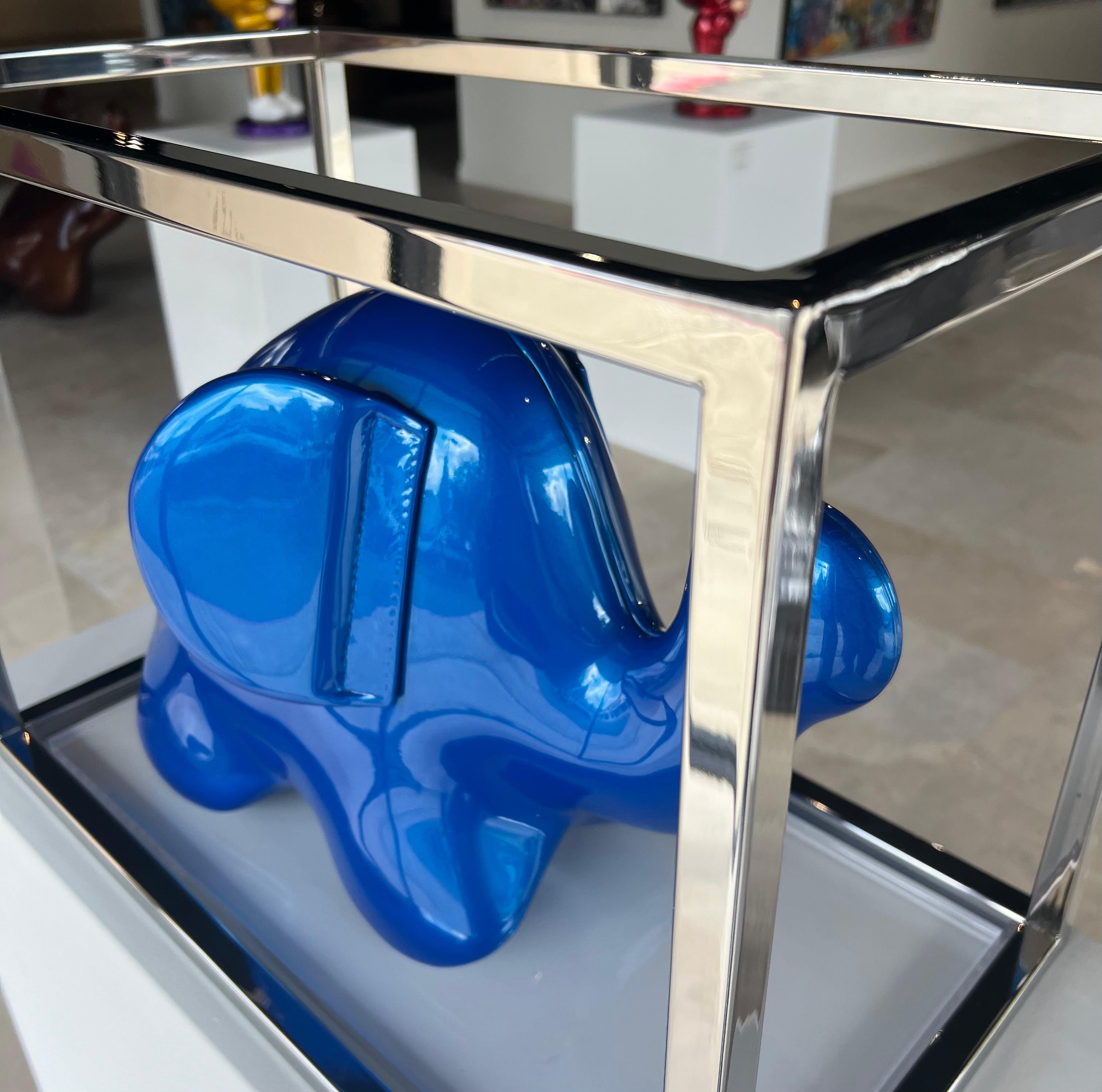 Éléphant avec cage 10/18 - Bleu oriental - Contemporain Sculpture par Christopher Schulz