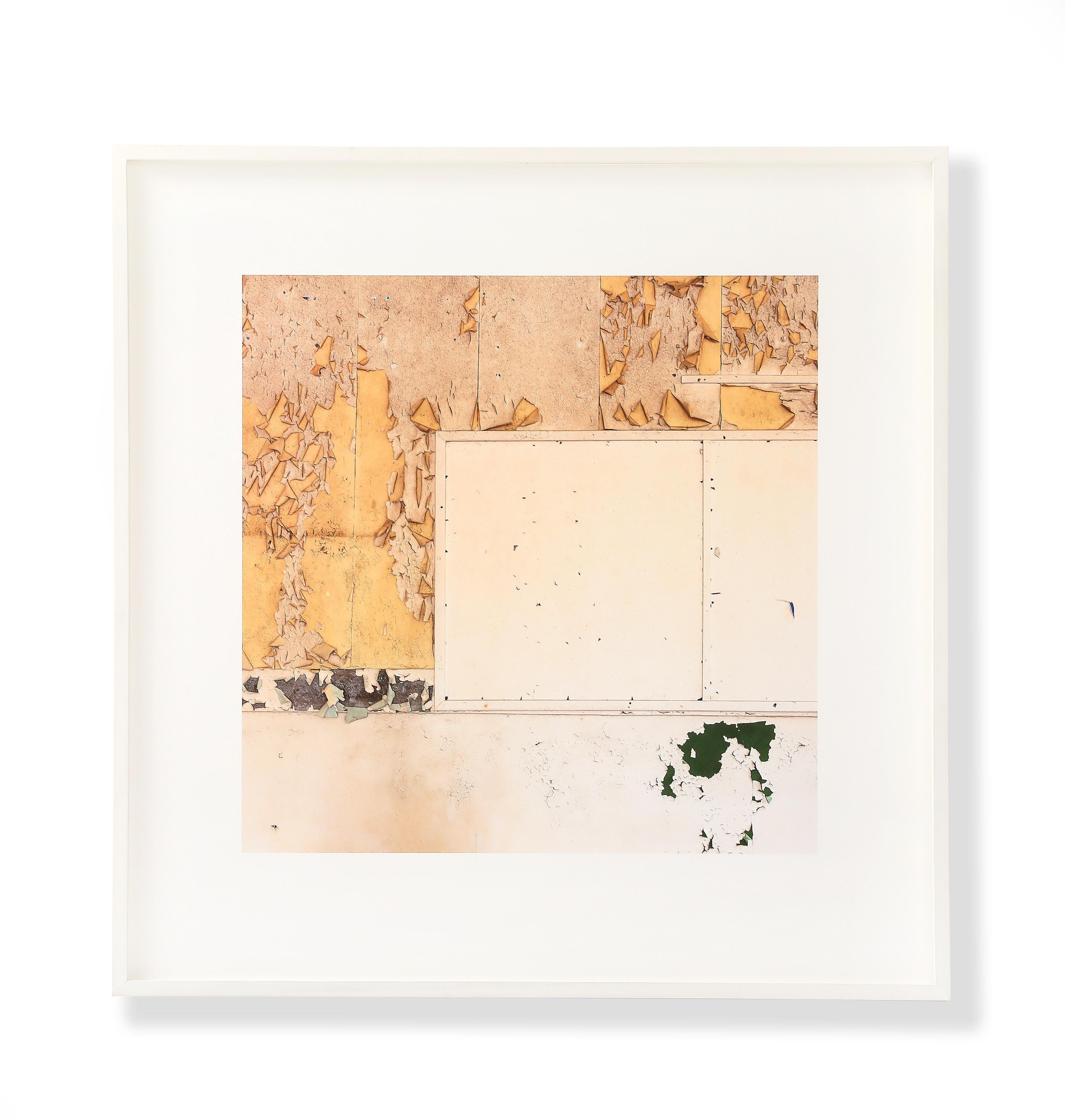 Christopher Sharples, Tableau d'affichage. Cardigan, Pays de Galles

Impression pigmentaire d'archives - imprimée sur papier photo rag Hahnemühle.

Edition de neuf (2/9) et 2 épreuves d'artiste

Présenté dans un cadre de section de boîte peinte en