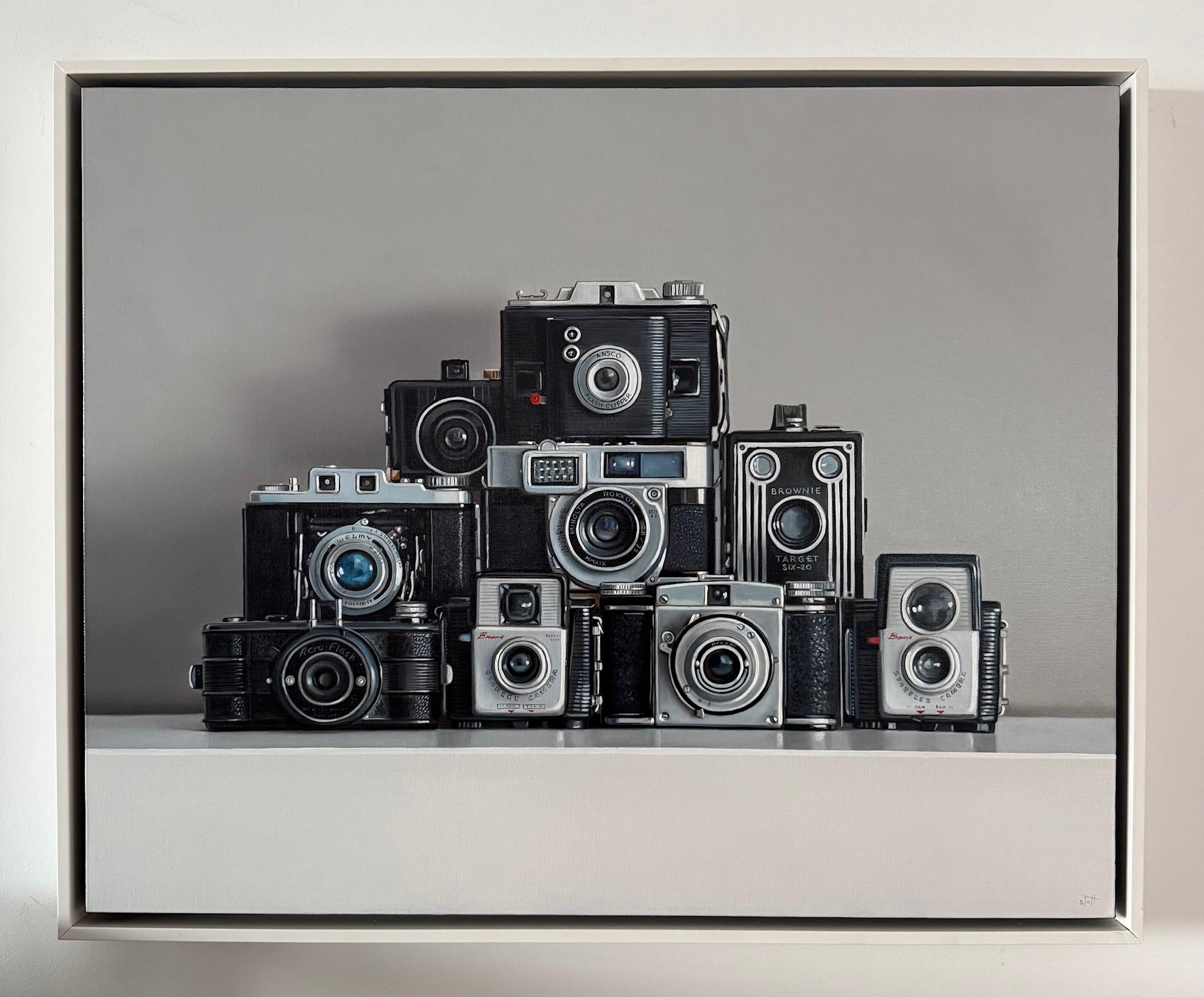 9 Cámaras - Still-Life Painting Gris de Christopher Stott