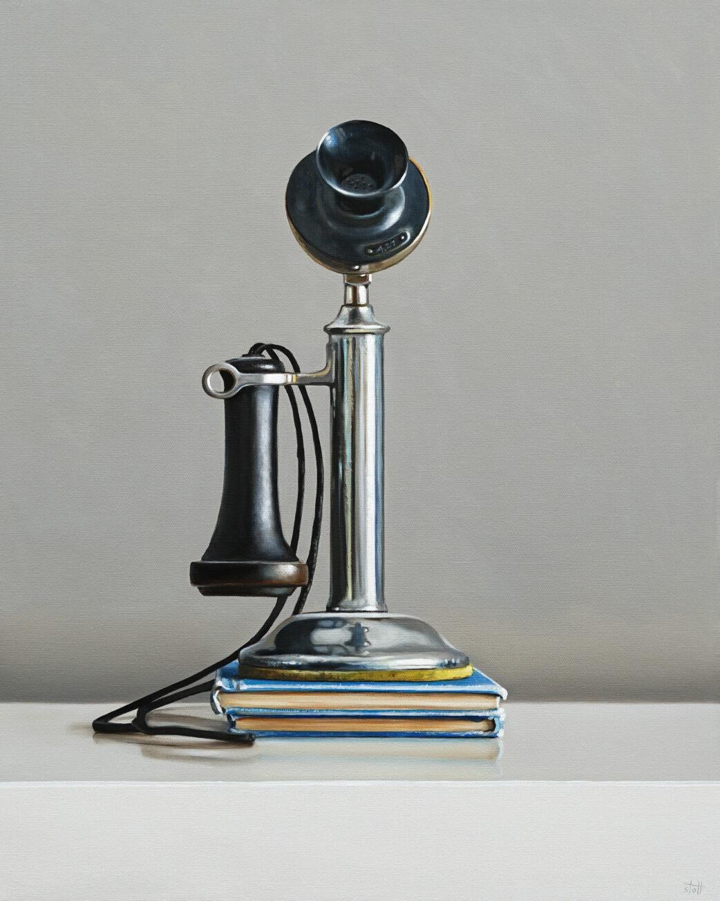 Christopher Stott Still-Life Painting – Telefon mit Kerzenständer