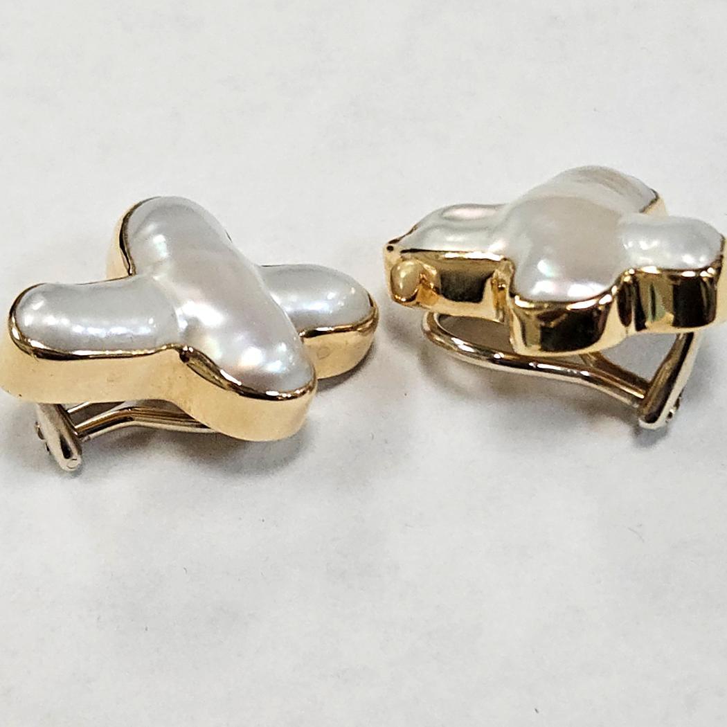 Moderno Christopher Walling Orecchini di perle Biwa in oro 18kt - Clip con perno opzionale in vendita