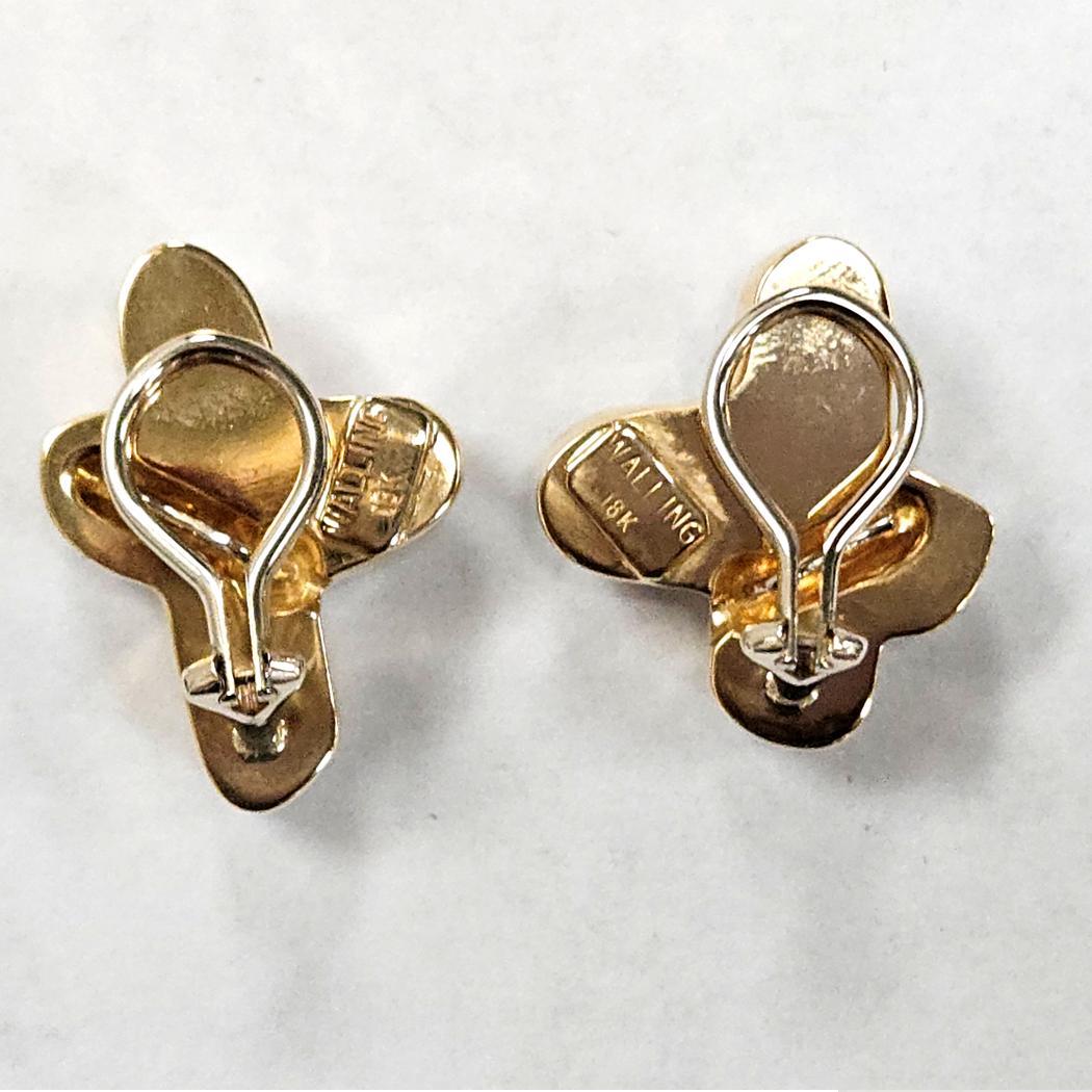 Cabochon Christopher Walling Orecchini di perle Biwa in oro 18kt - Clip con perno opzionale in vendita