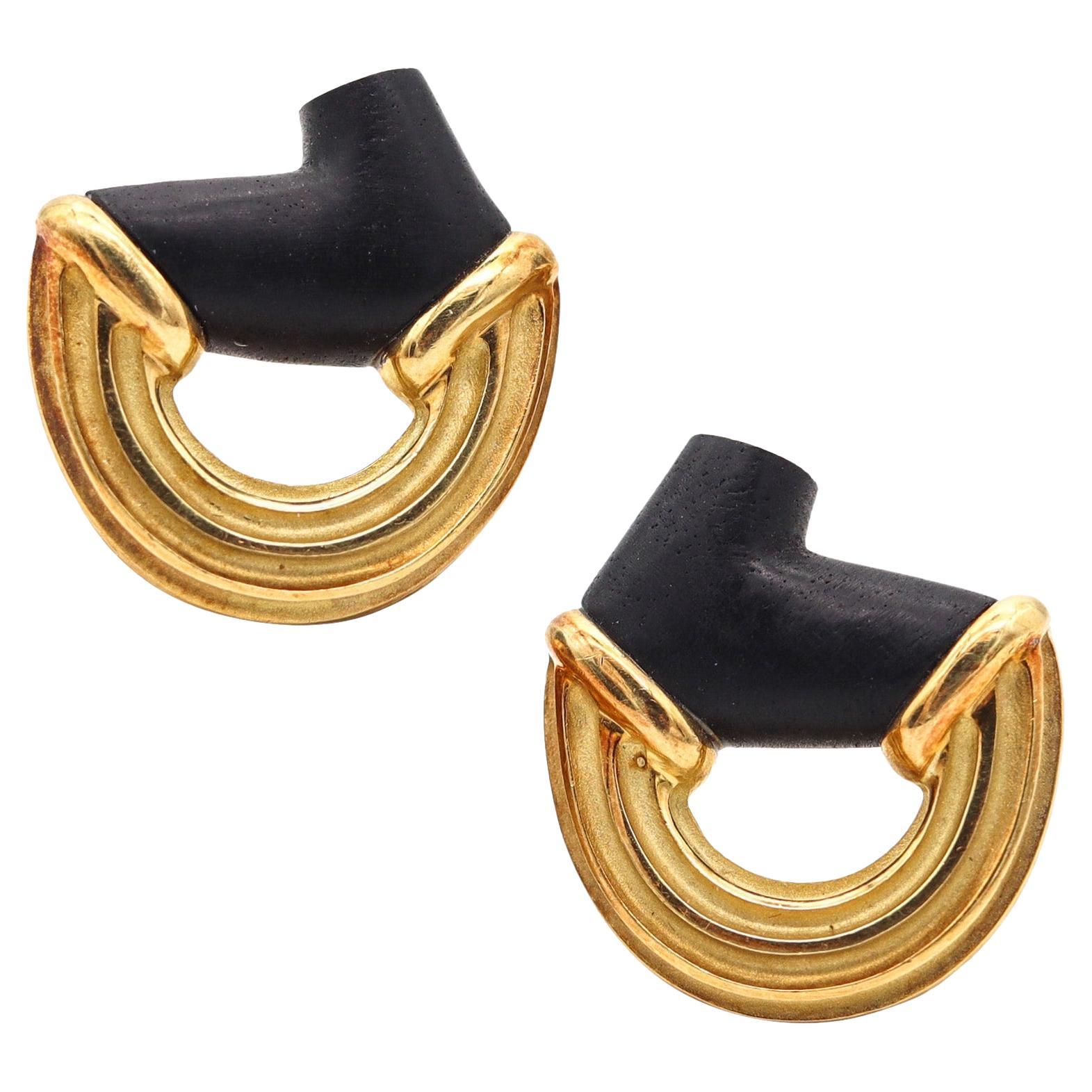 CHRISTOPHER WALLING Clips Earrings In Textured 18Kt Gold With Carved Ebony Woods