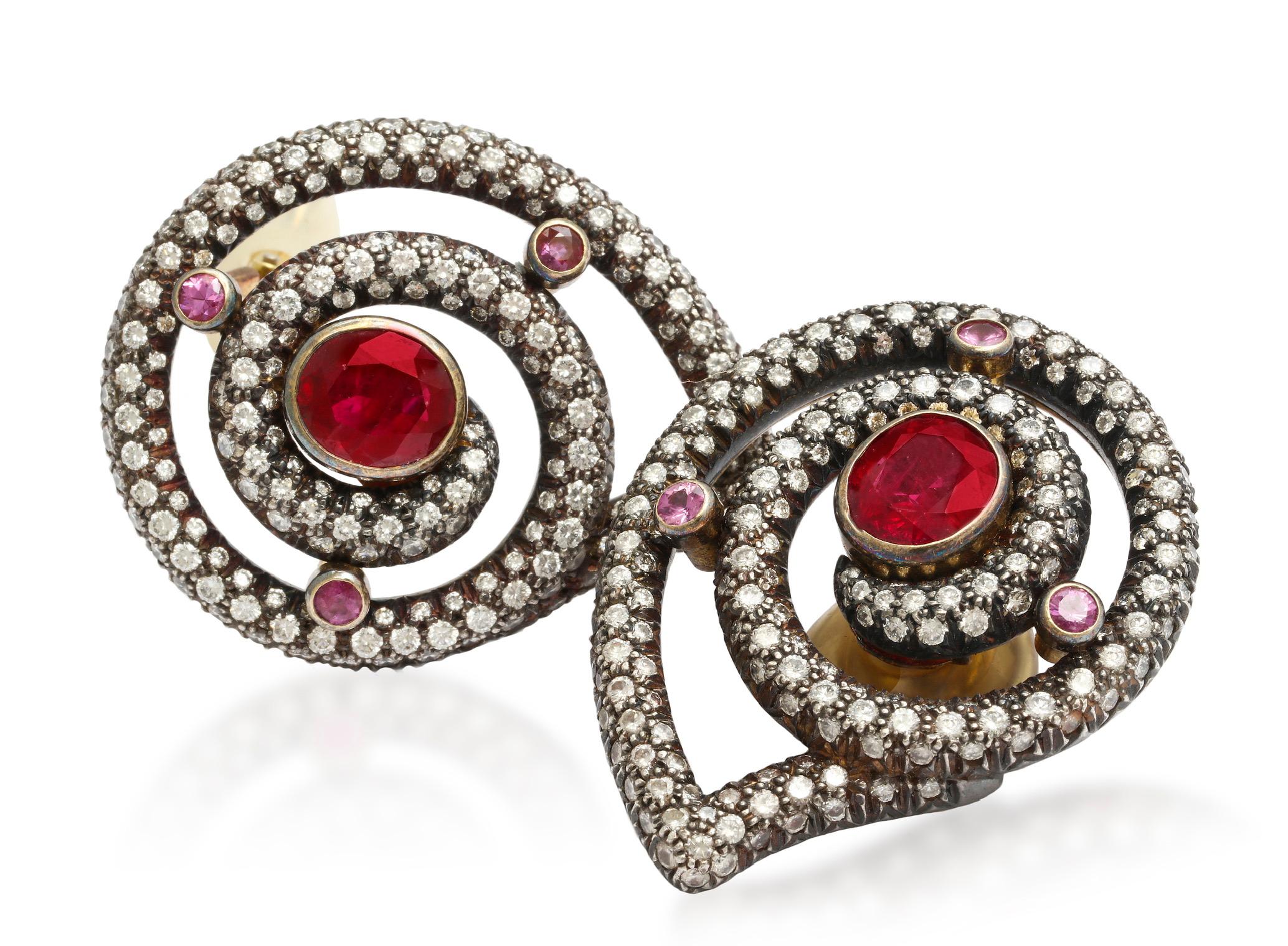 Moderno Christopher Walling Orecchini Havemeyer con rubino, zaffiro rosa e diamante in vendita