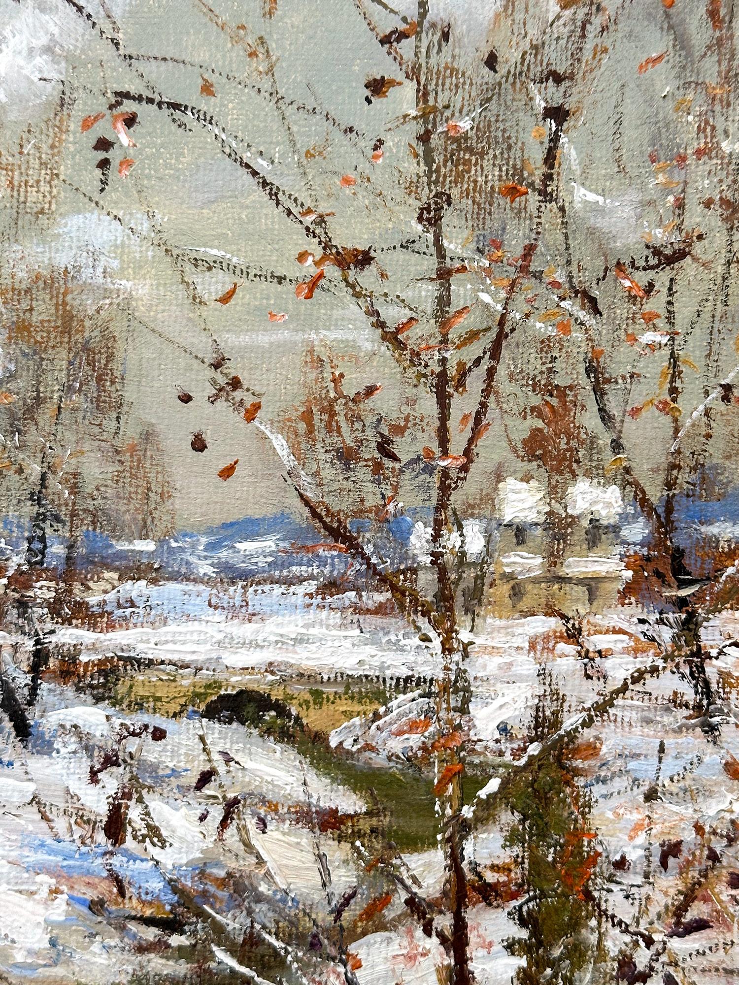 „Winter Comes Early“ Bucks County PA Schnee Creek-Szene, Ölgemälde, gerahmt (Braun), Figurative Painting, von Christopher Willett