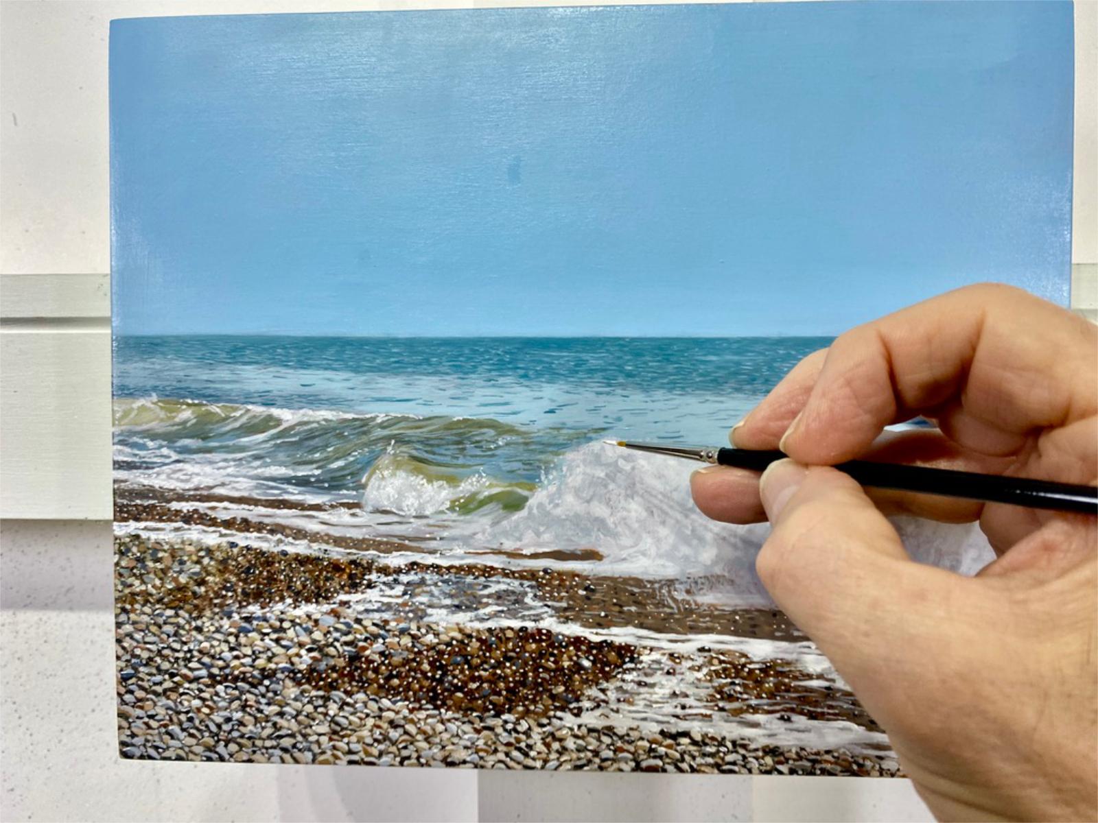 Stony Beach, peinture originale, paysage, paysage marin, plage - Bleu Landscape Painting par Christopher Witchall