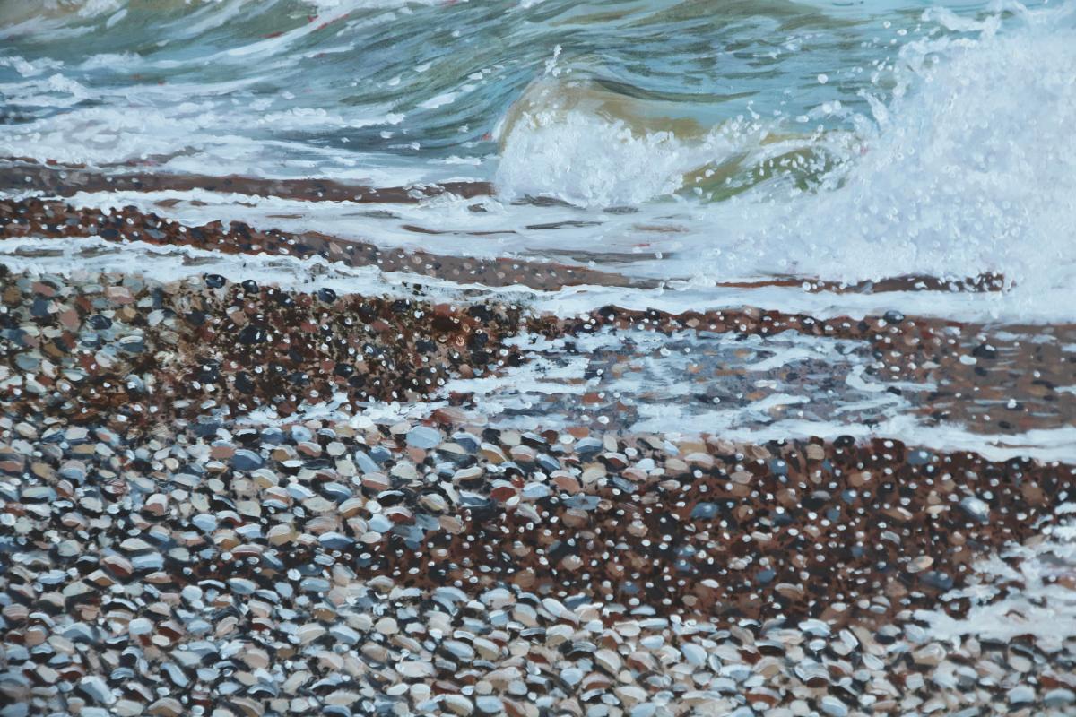 Stony Beach est une petite peinture à l'huile réaliste sur panneau de gesso, 8 x 10 pouces (environ 20 x 25 cm). Inspiré par des visites à Aldeburgh, ville côtière du Suffolk, Christopher Townes poursuit sa préoccupation pour le mouvement et les